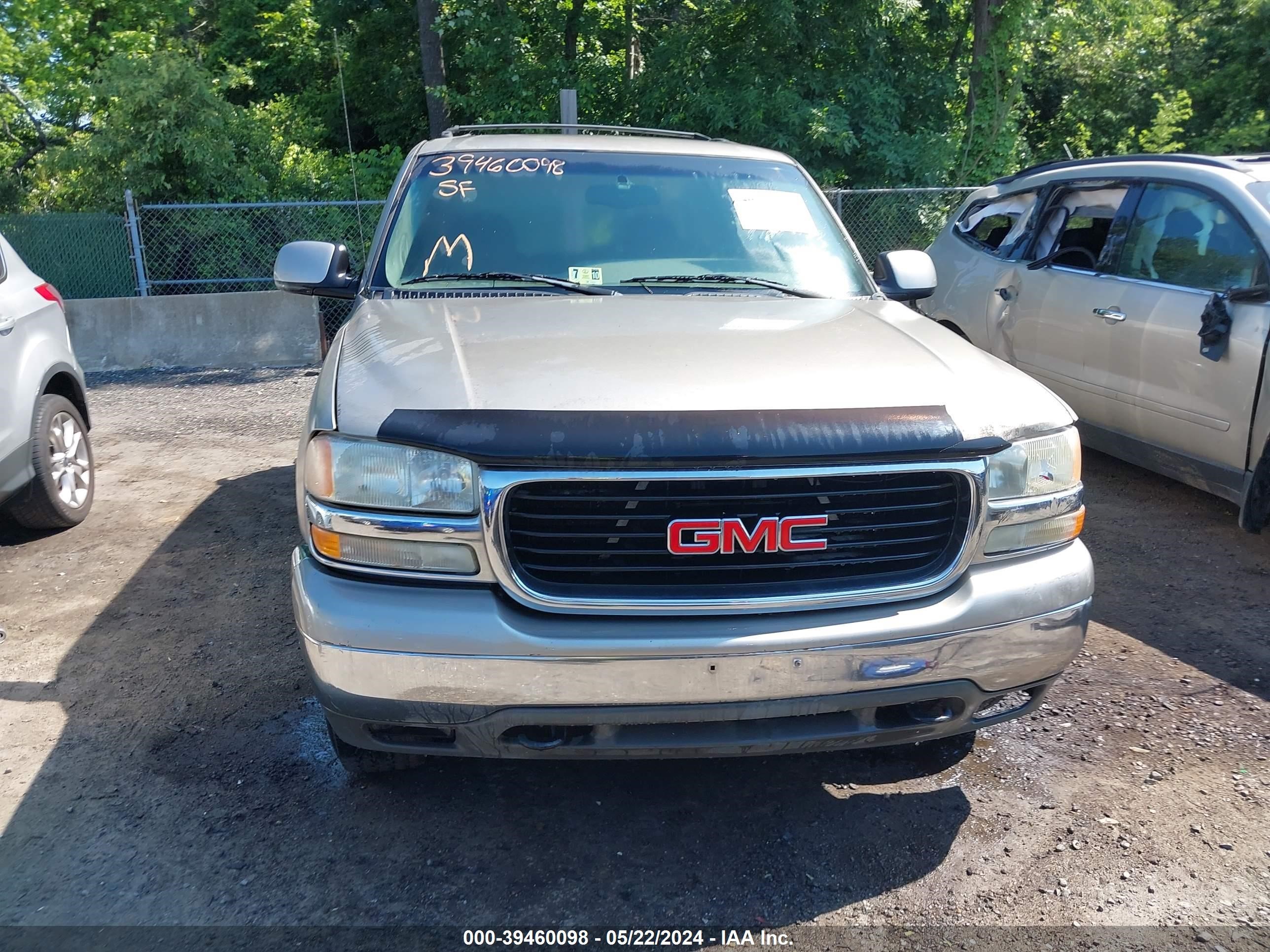 Photo 11 VIN: 1GKEC13V52R323070 - GMC YUKON 