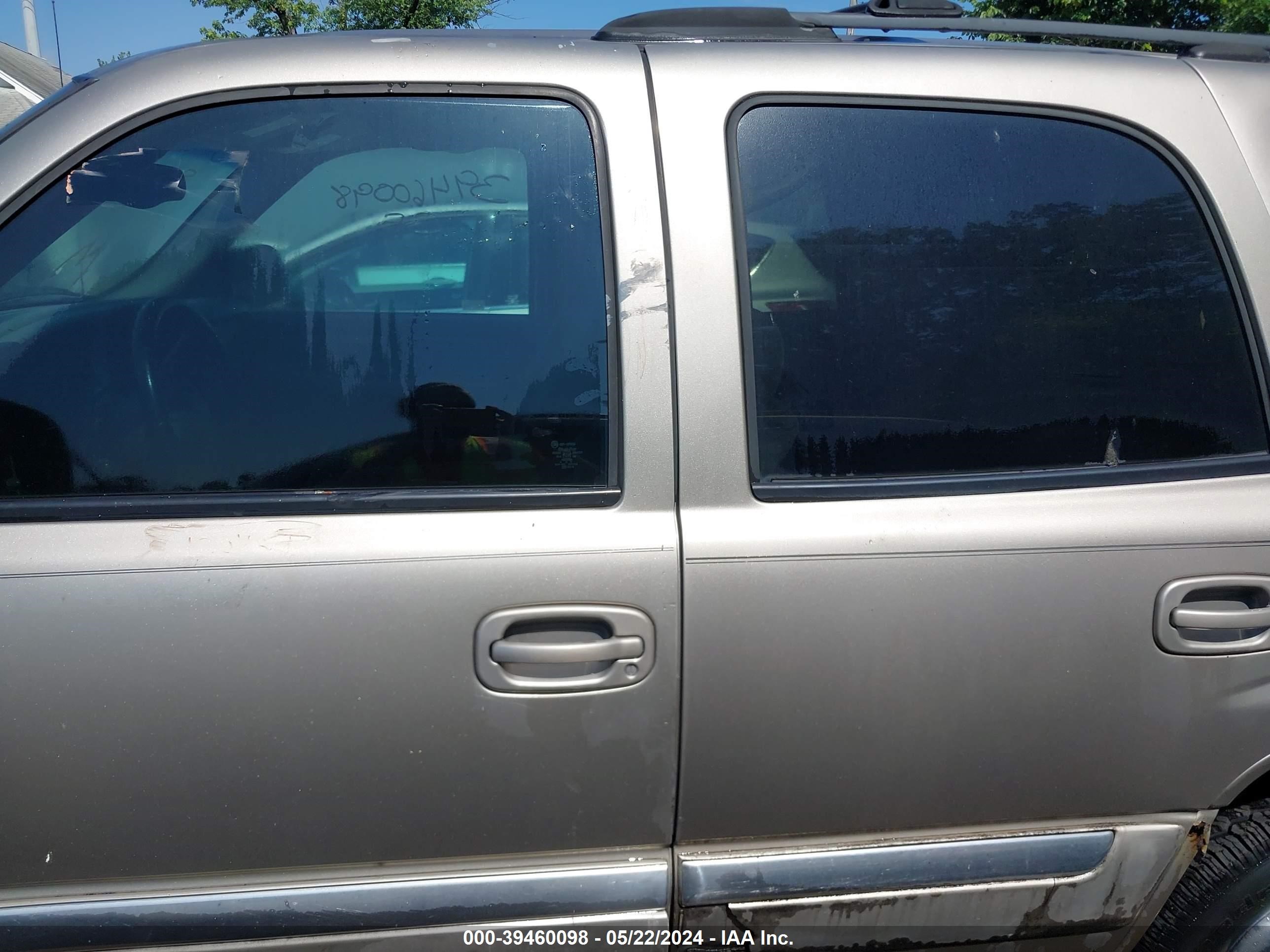 Photo 13 VIN: 1GKEC13V52R323070 - GMC YUKON 