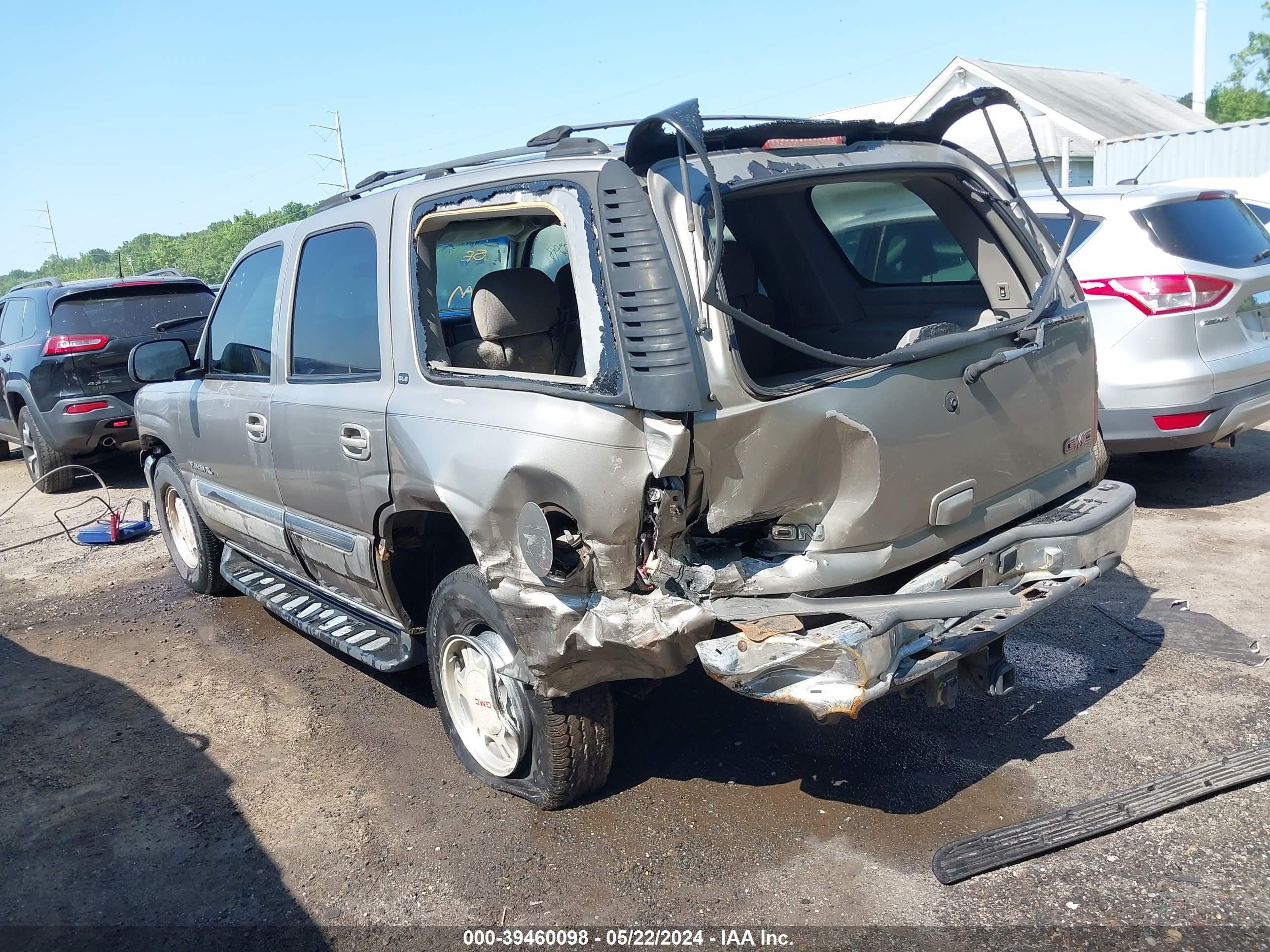 Photo 2 VIN: 1GKEC13V52R323070 - GMC YUKON 