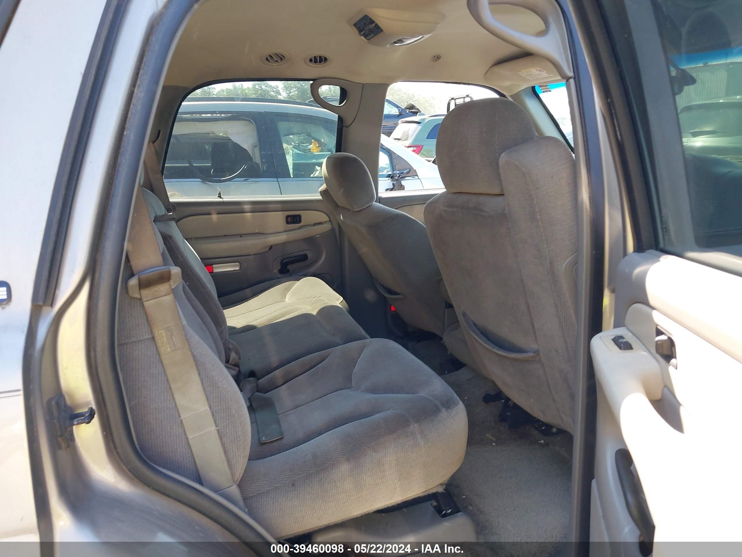 Photo 7 VIN: 1GKEC13V52R323070 - GMC YUKON 