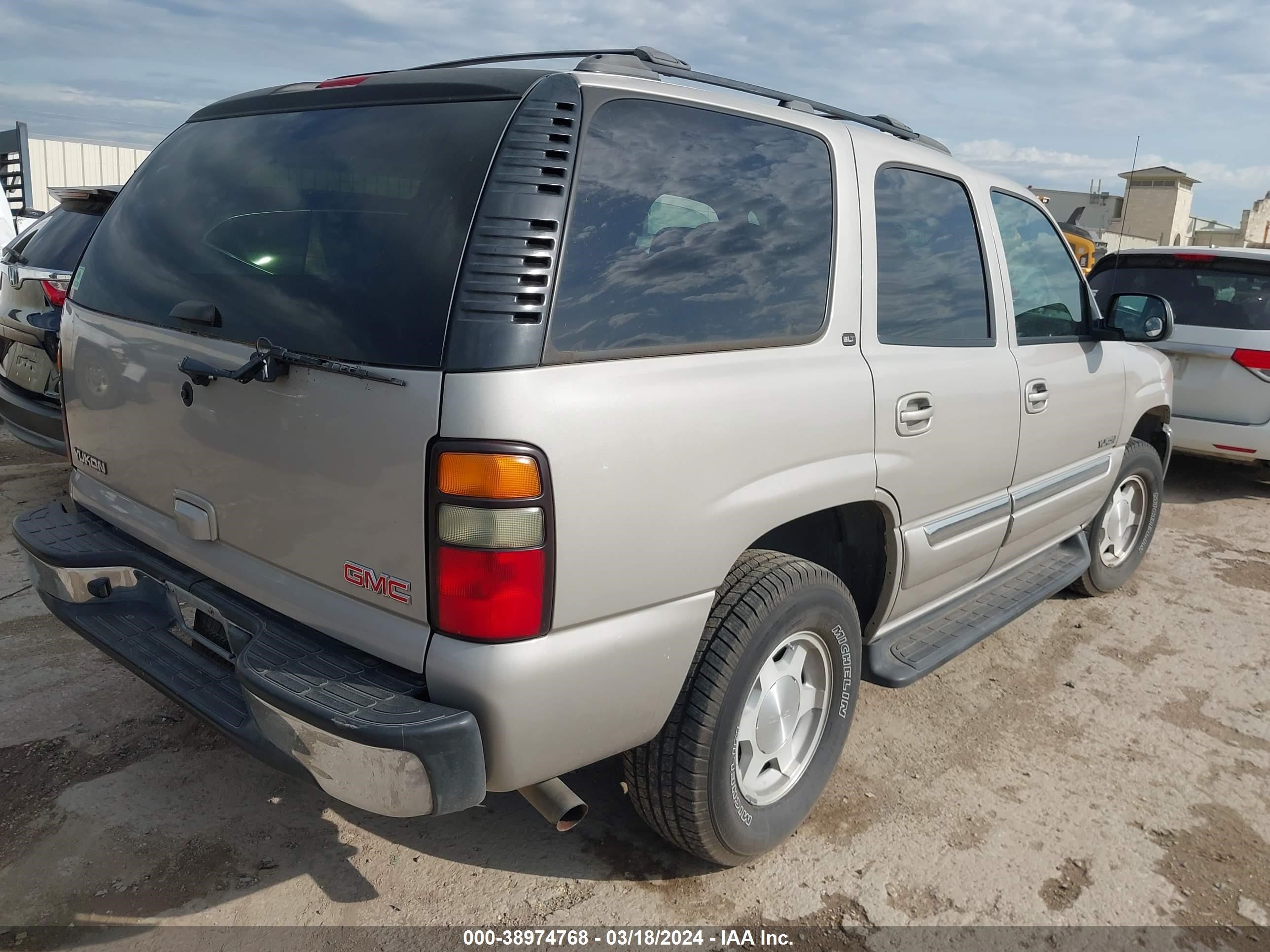 Photo 3 VIN: 1GKEC13V54J286992 - GMC YUKON 