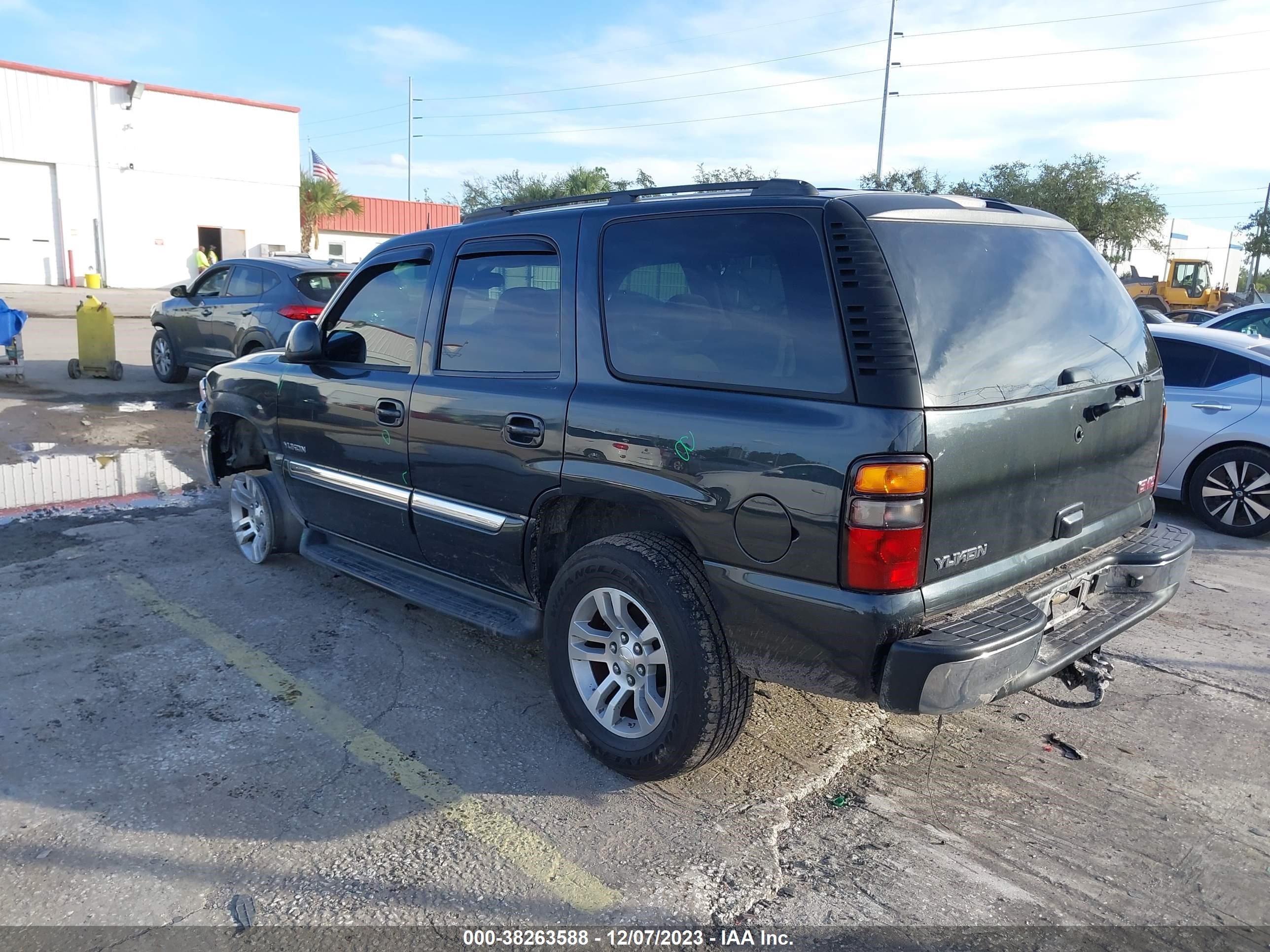 Photo 2 VIN: 1GKEC13V75J245698 - GMC YUKON 