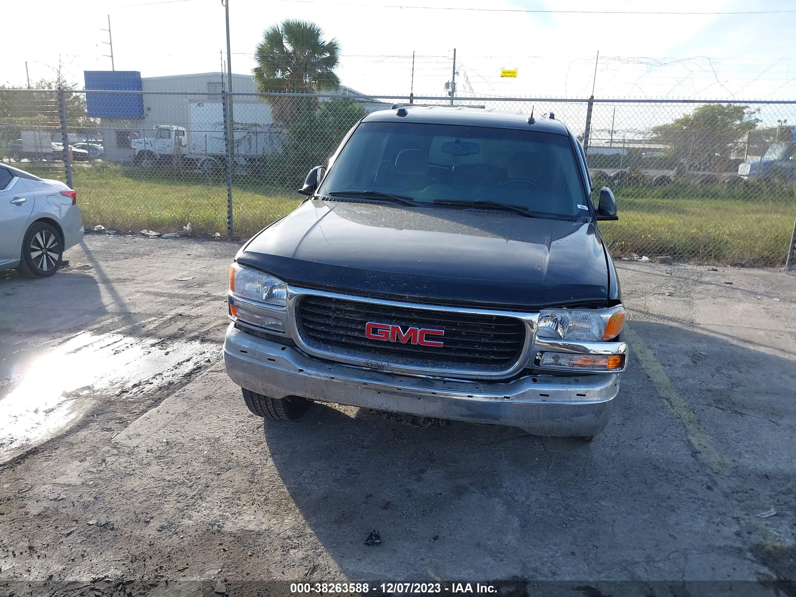 Photo 5 VIN: 1GKEC13V75J245698 - GMC YUKON 