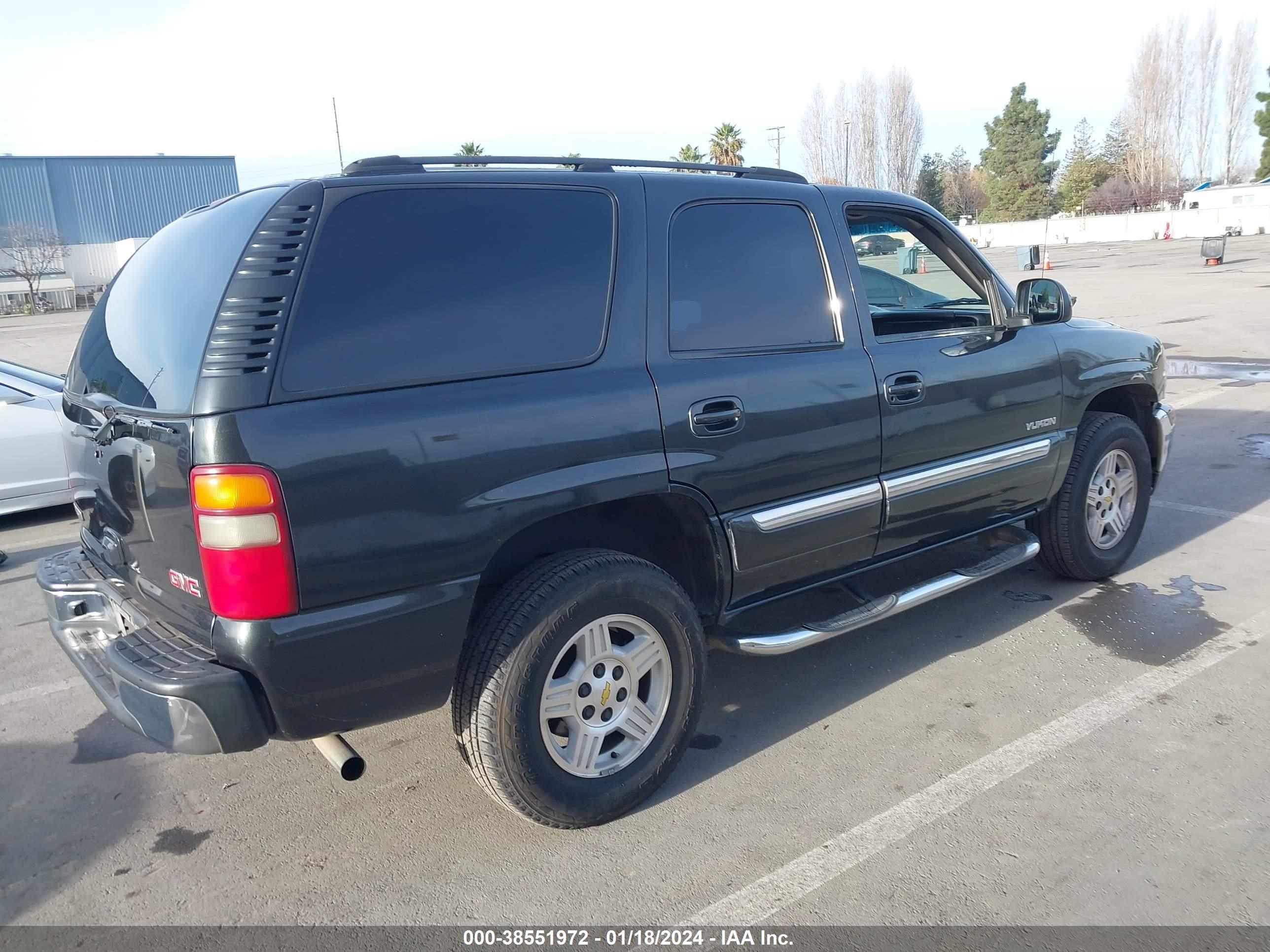 Photo 3 VIN: 1GKEC13V83R181587 - GMC YUKON 