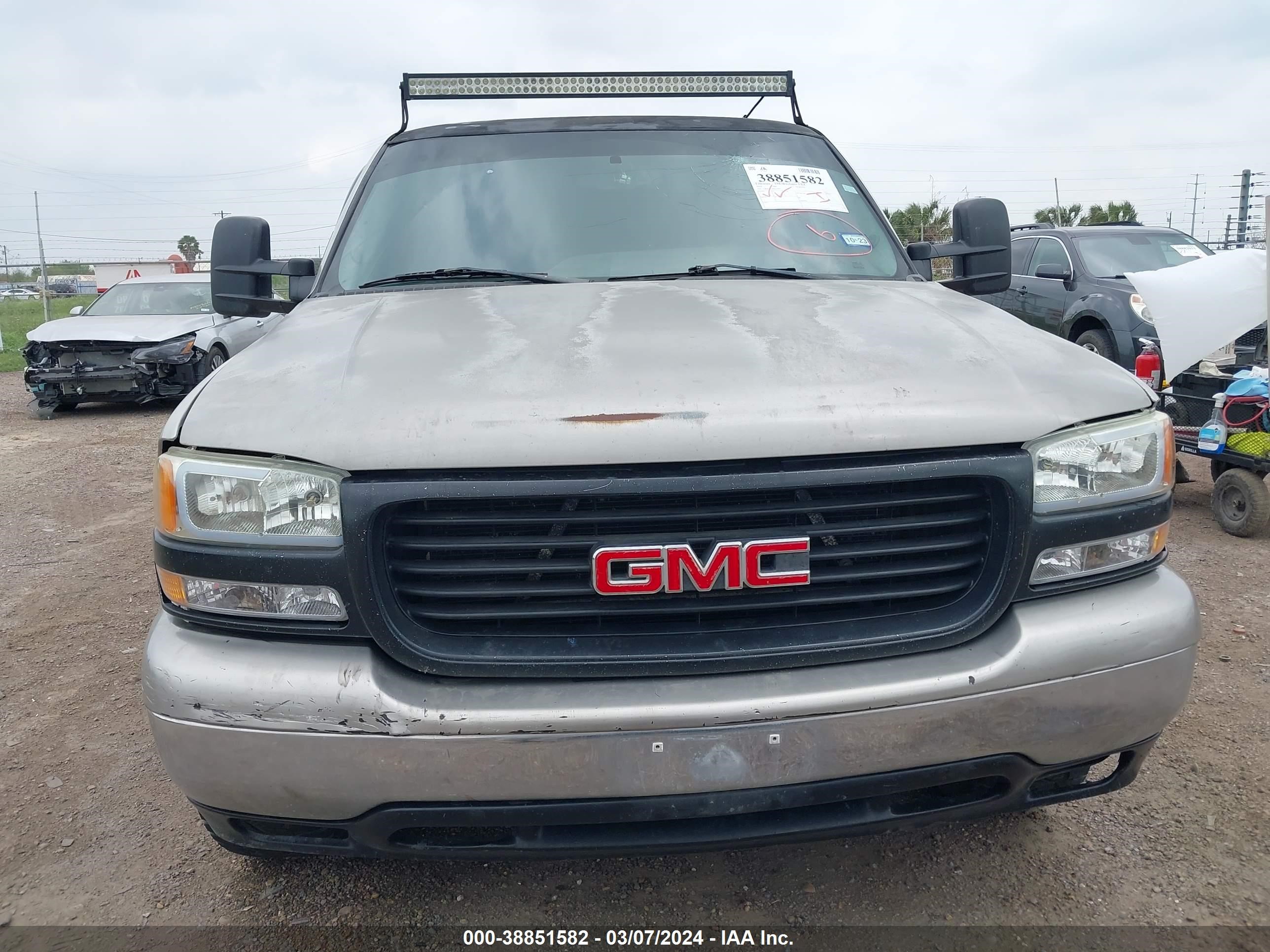 Photo 5 VIN: 1GKEC13V84R256953 - GMC YUKON 