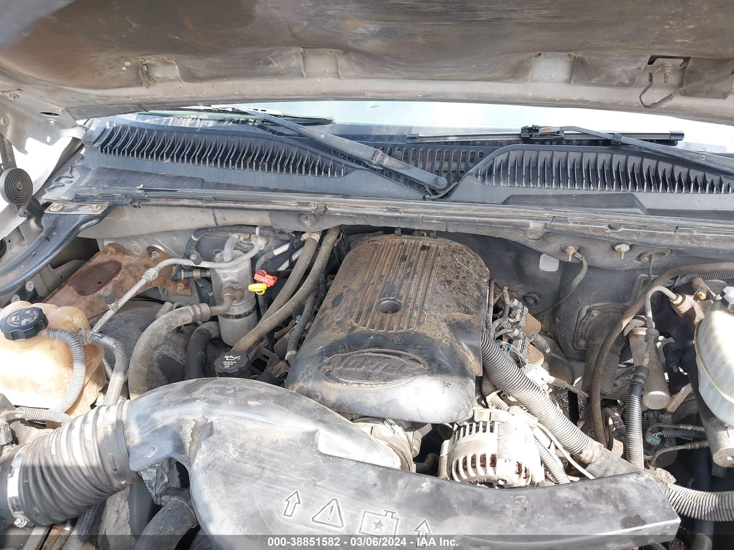 Photo 9 VIN: 1GKEC13V84R256953 - GMC YUKON 