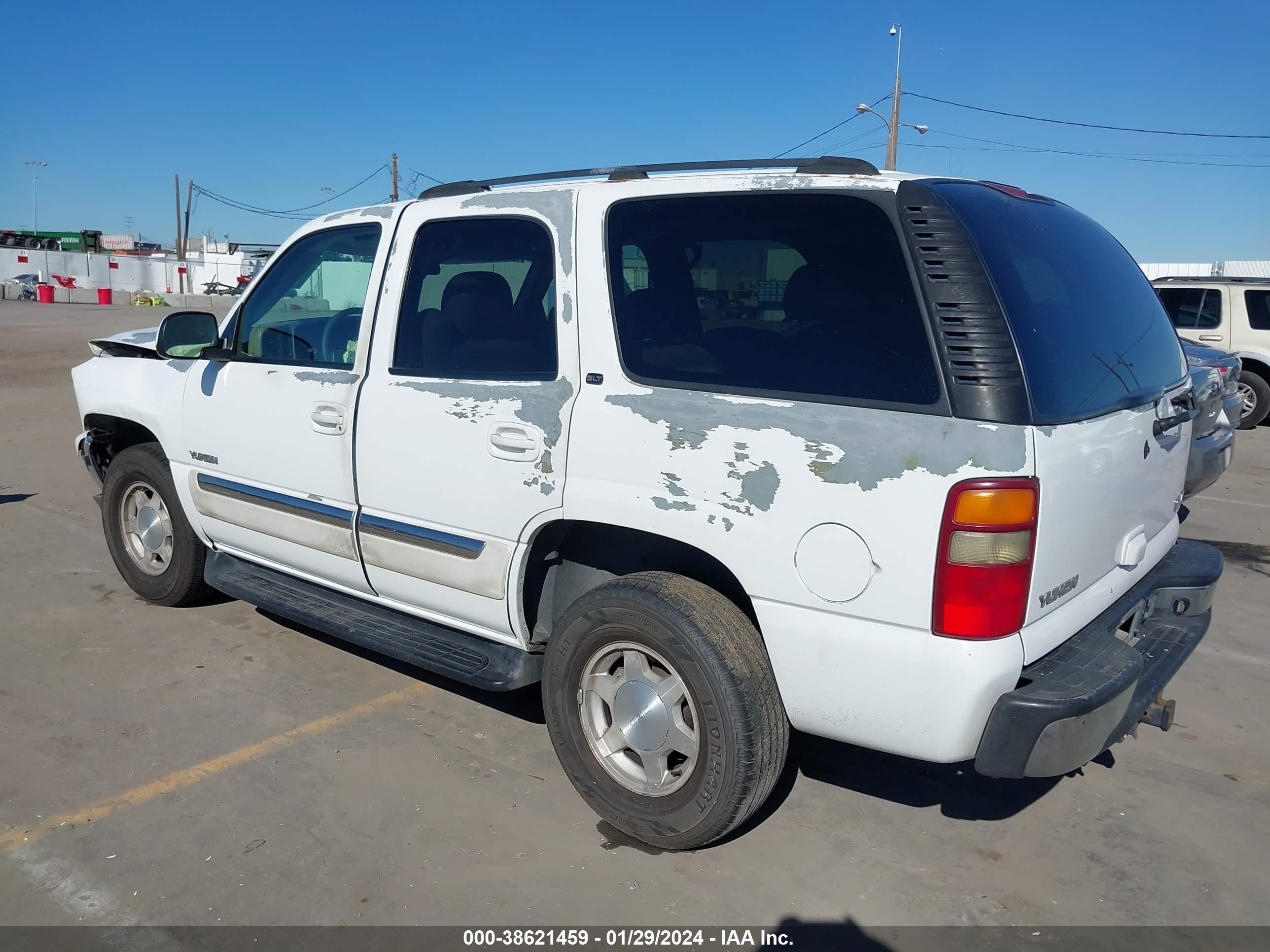 Photo 2 VIN: 1GKEC13V93J285570 - GMC YUKON 