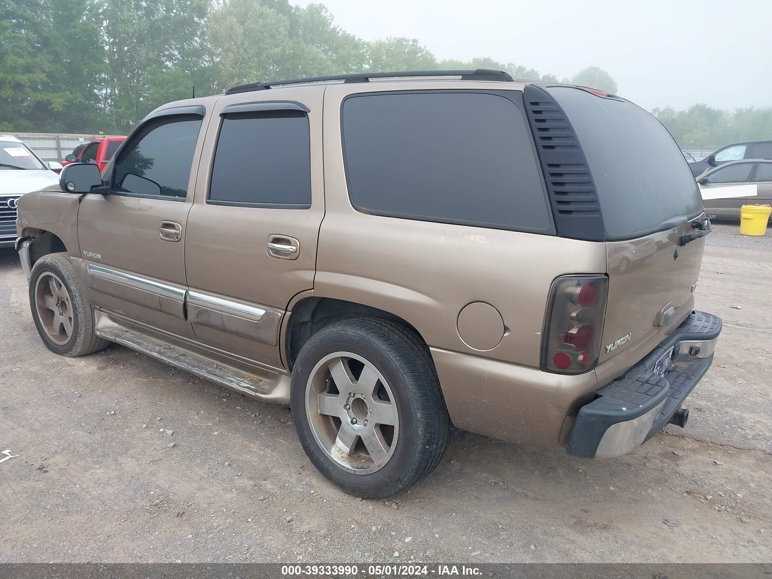 Photo 2 VIN: 1GKEC13Z03R224564 - GMC YUKON 