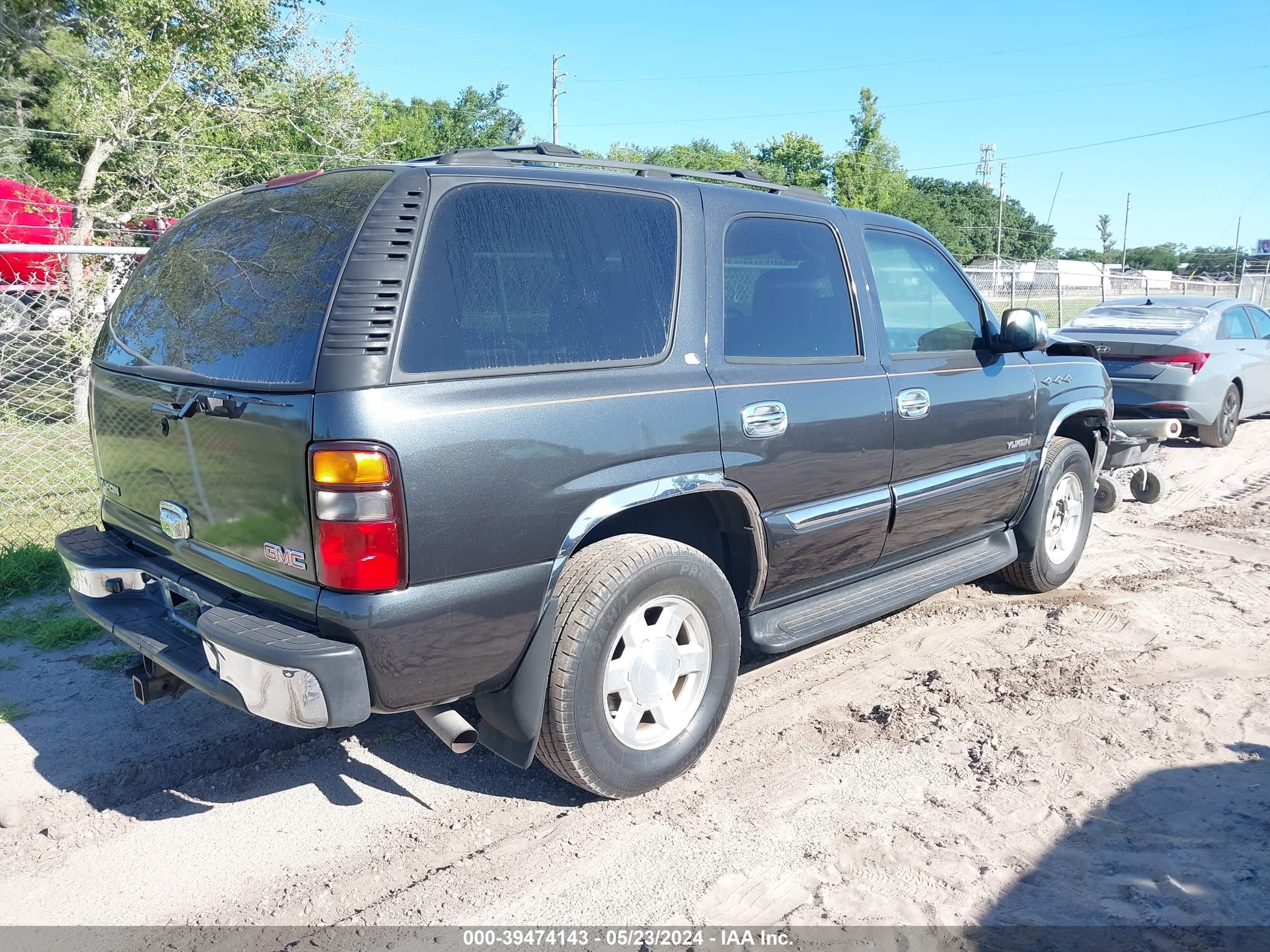 Photo 3 VIN: 1GKEC13Z04R270672 - GMC YUKON 