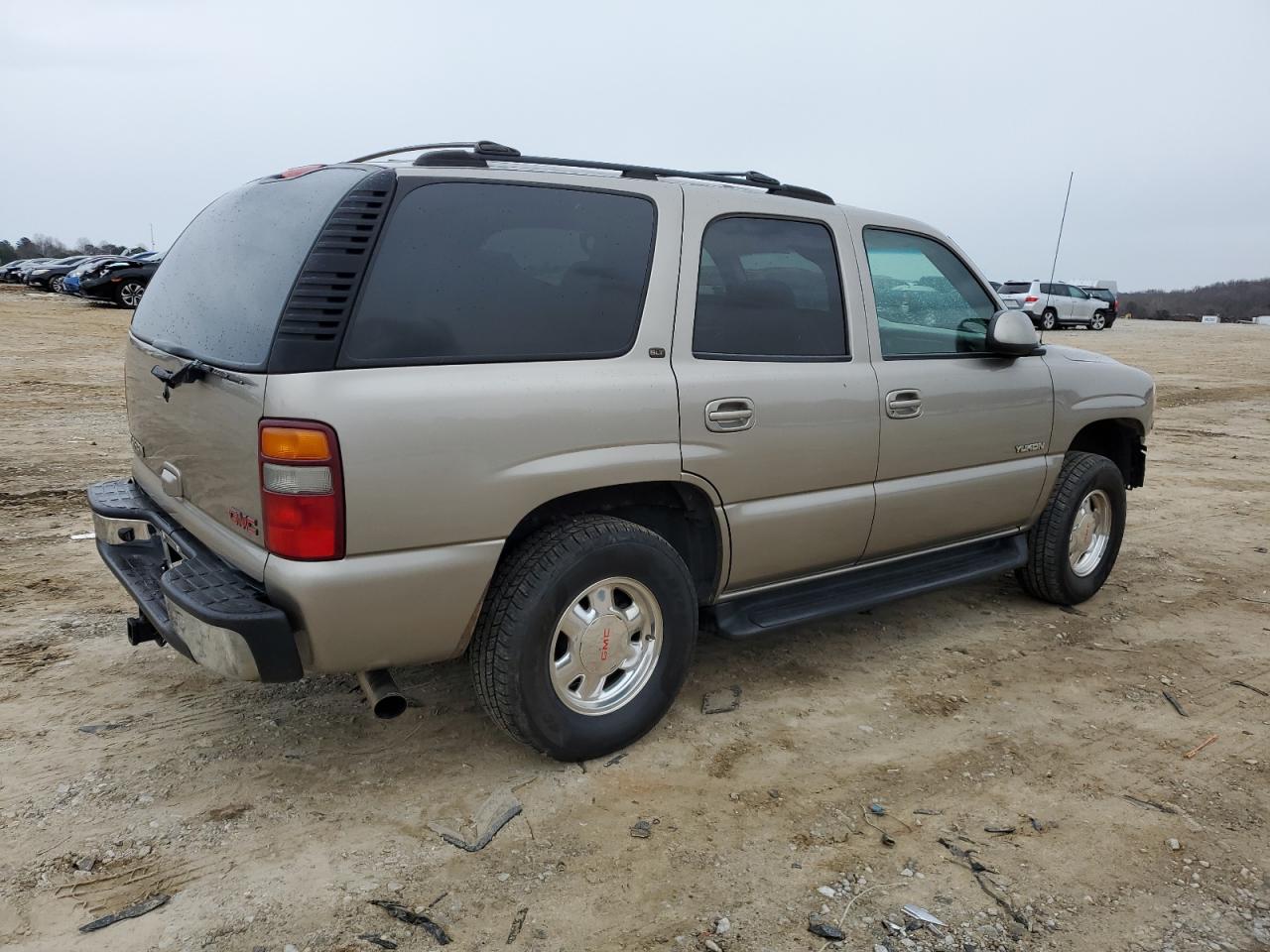 Photo 2 VIN: 1GKEC13Z32R174936 - GMC YUKON 