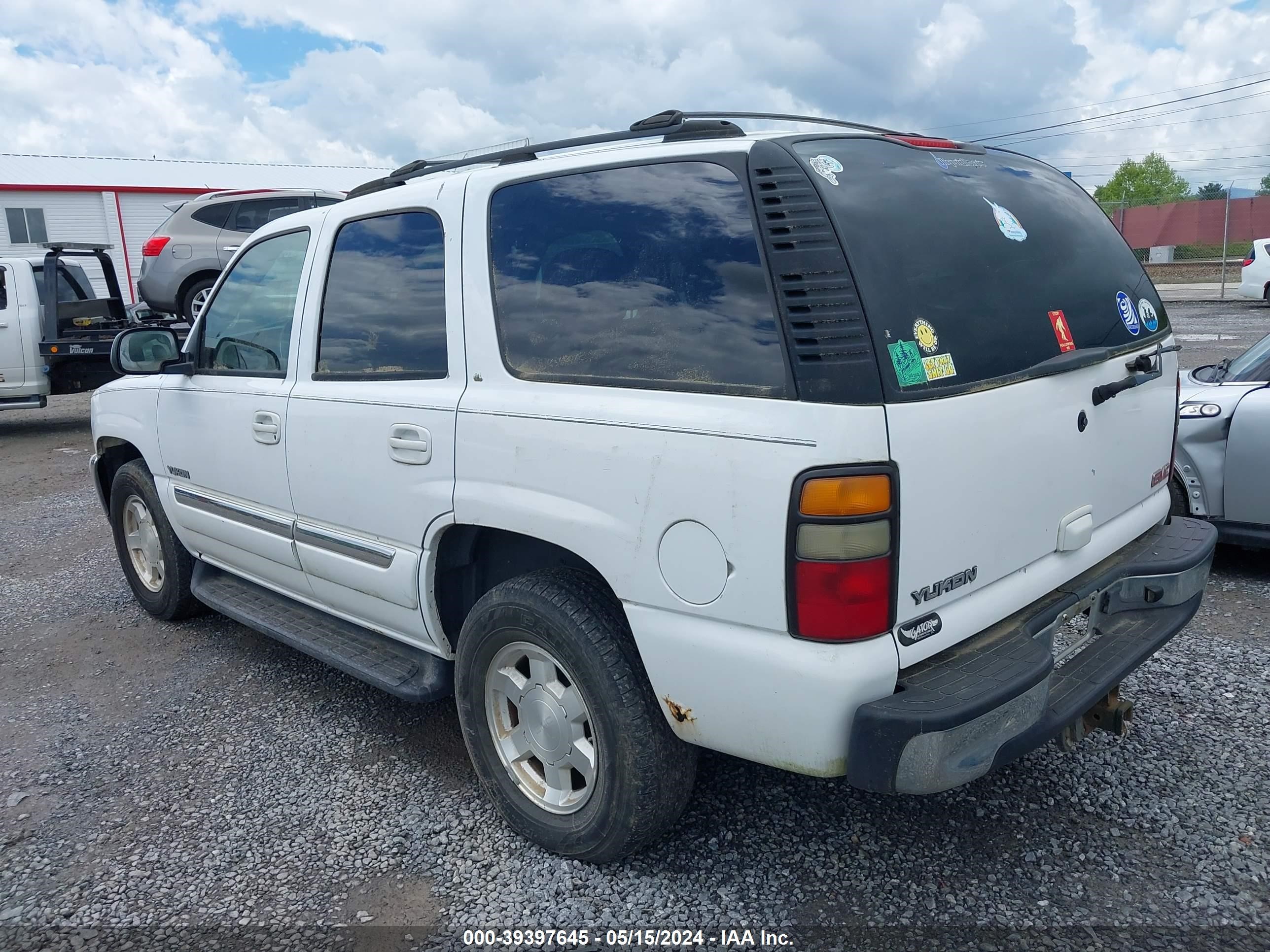 Photo 2 VIN: 1GKEC13Z34R220462 - GMC YUKON 