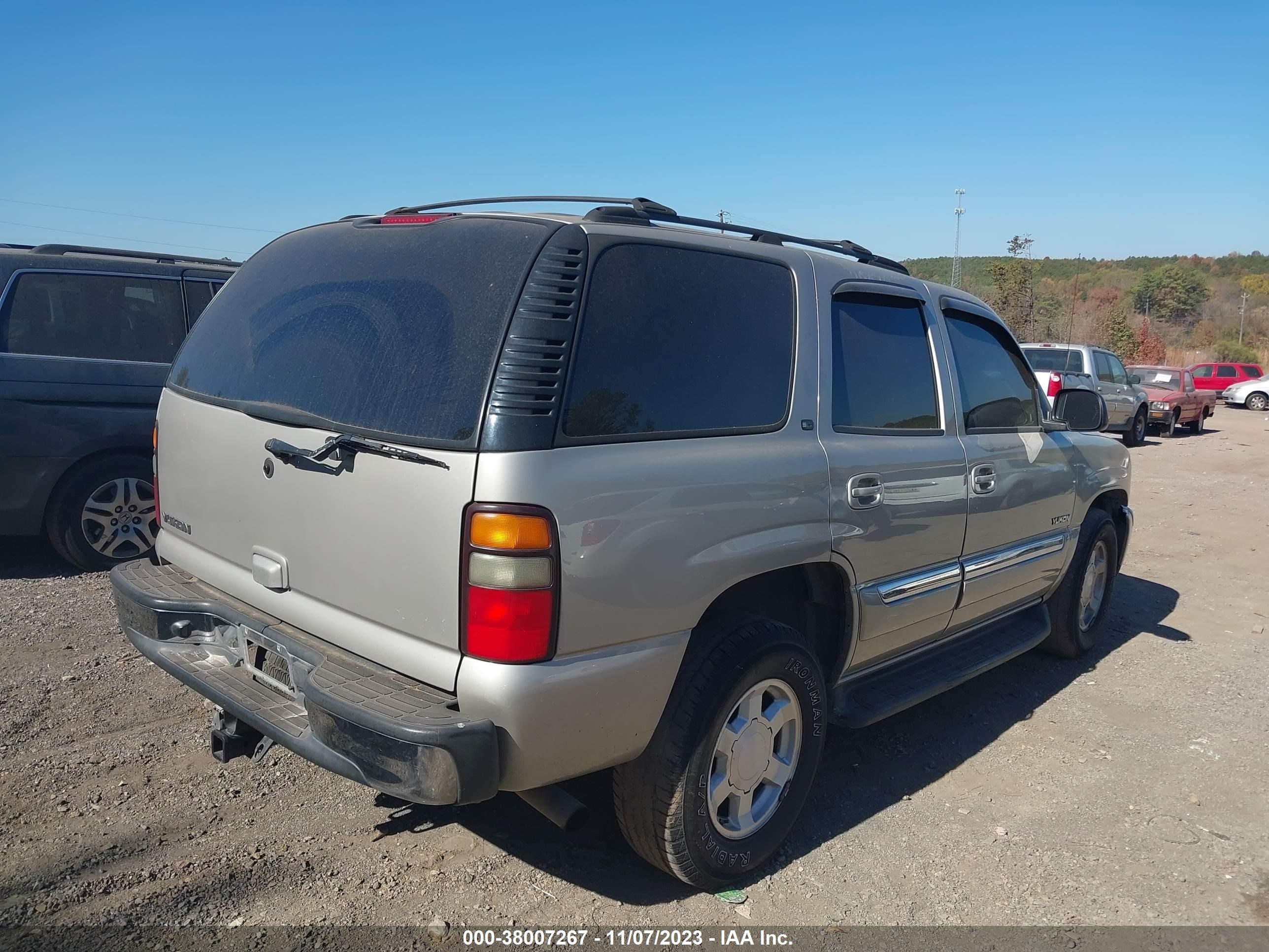 Photo 3 VIN: 1GKEC13Z44R278676 - GMC YUKON 