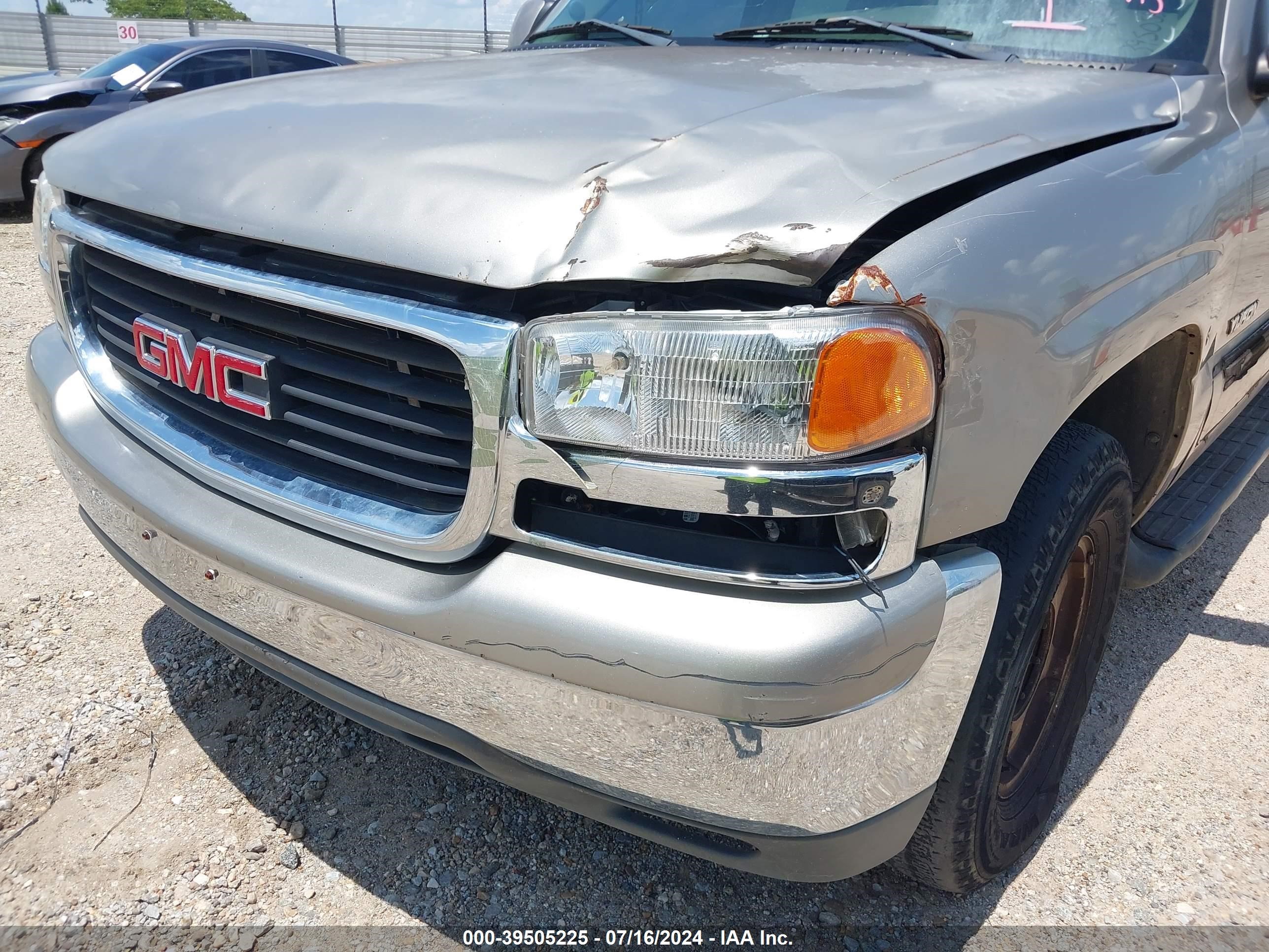 Photo 10 VIN: 1GKEC13Z63J122541 - GMC YUKON 