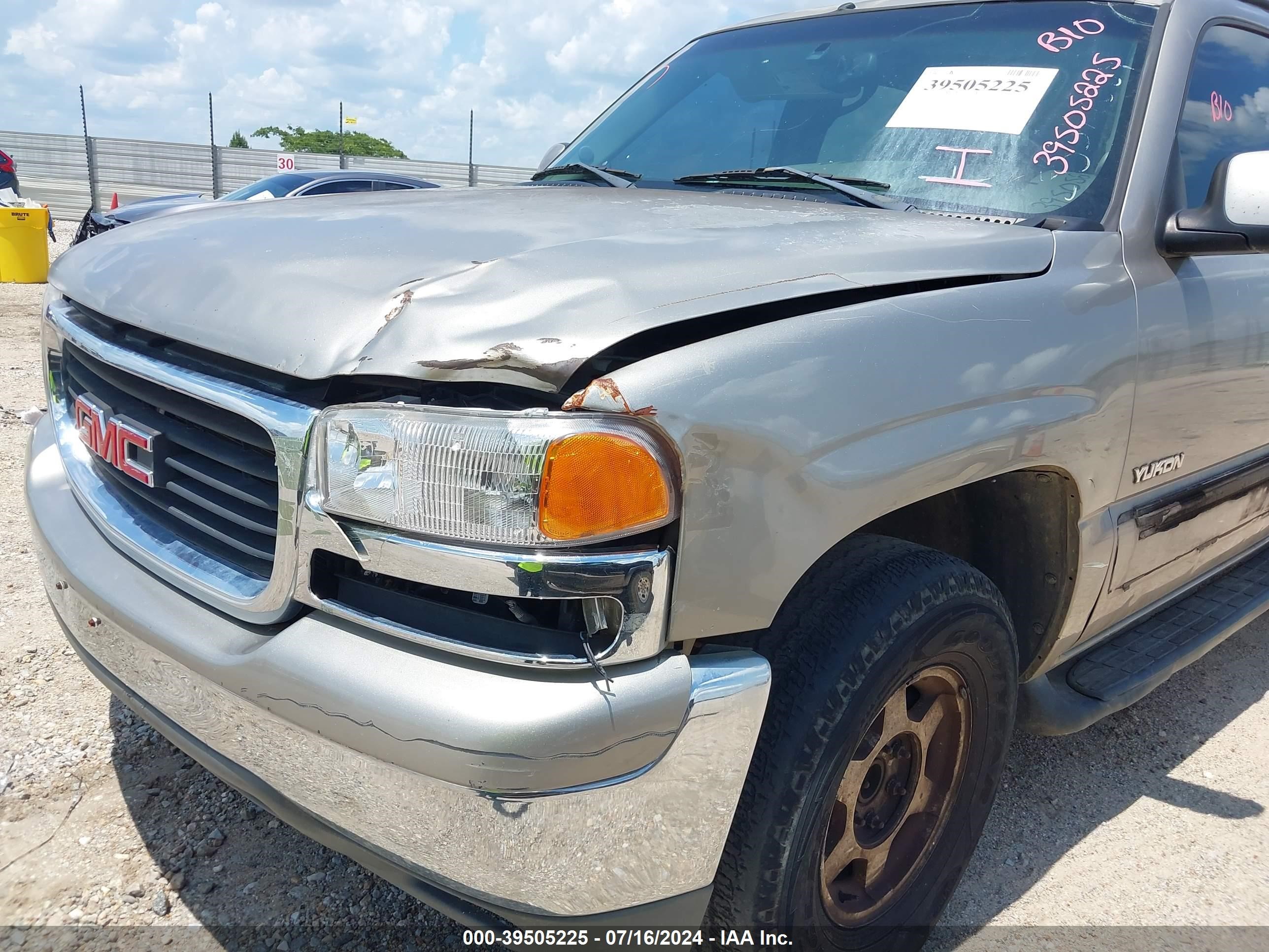 Photo 11 VIN: 1GKEC13Z63J122541 - GMC YUKON 