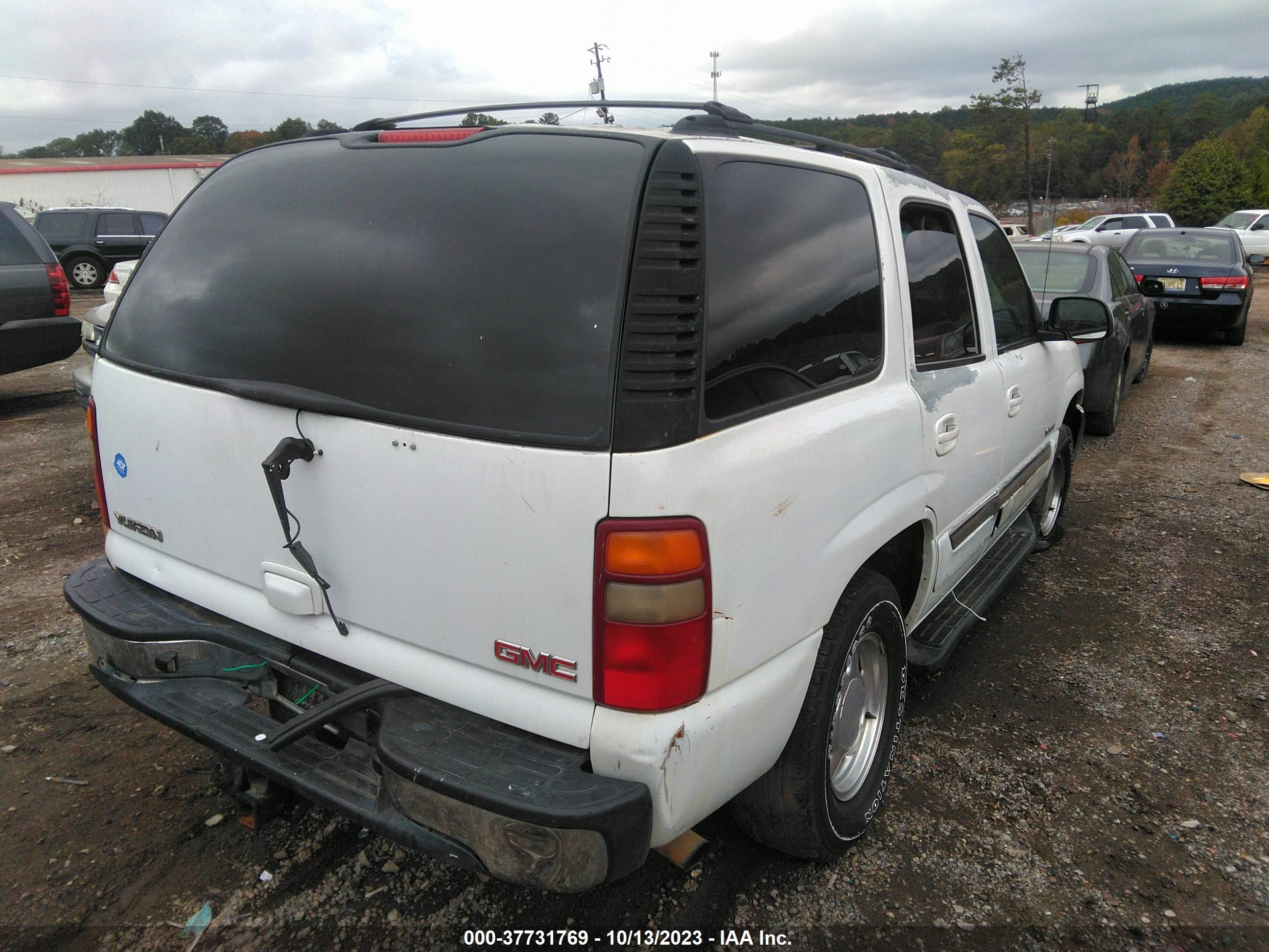 Photo 3 VIN: 1GKEC13Z63J239066 - GMC YUKON 