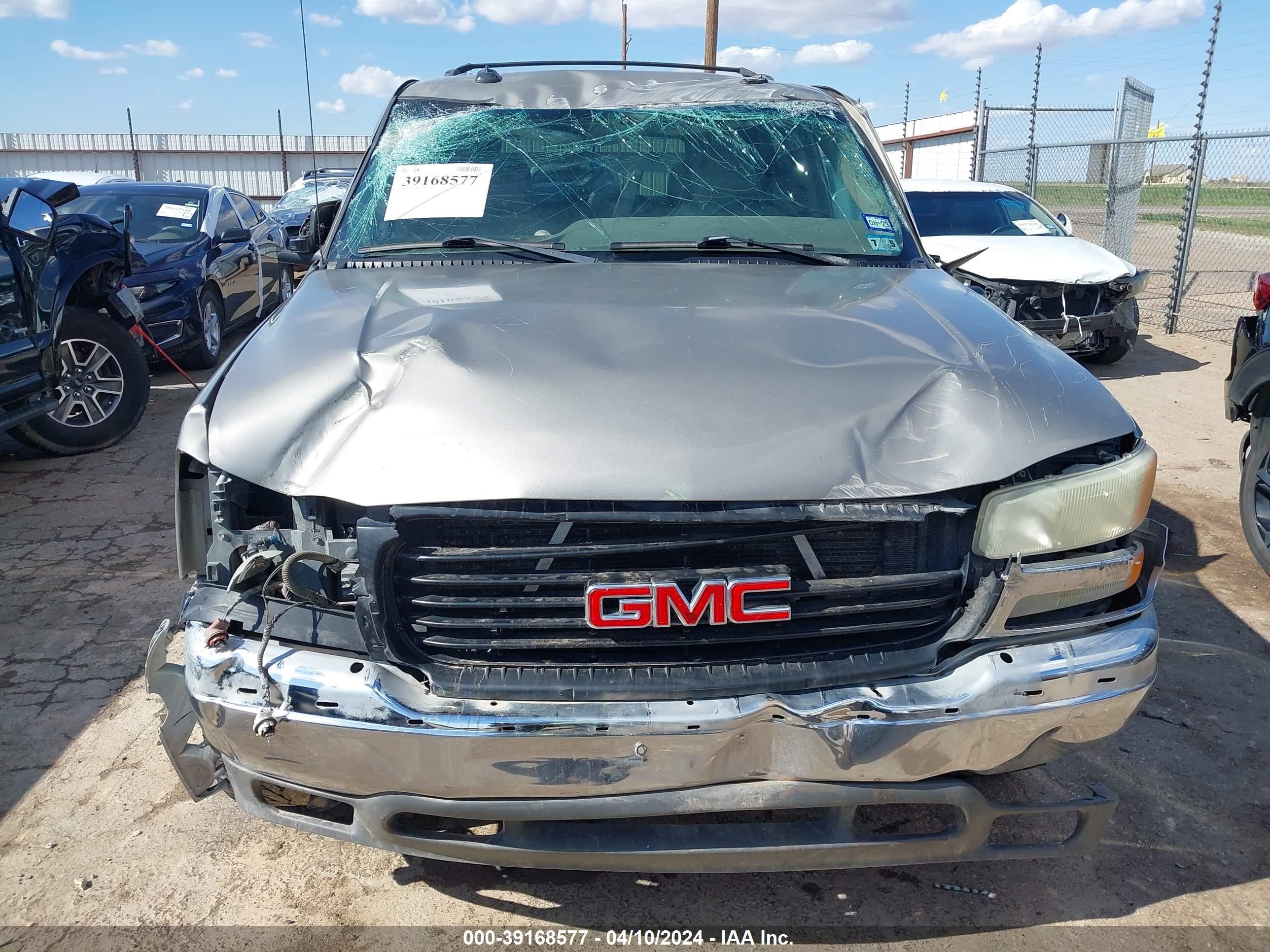 Photo 11 VIN: 1GKEC13Z63R308226 - GMC YUKON 