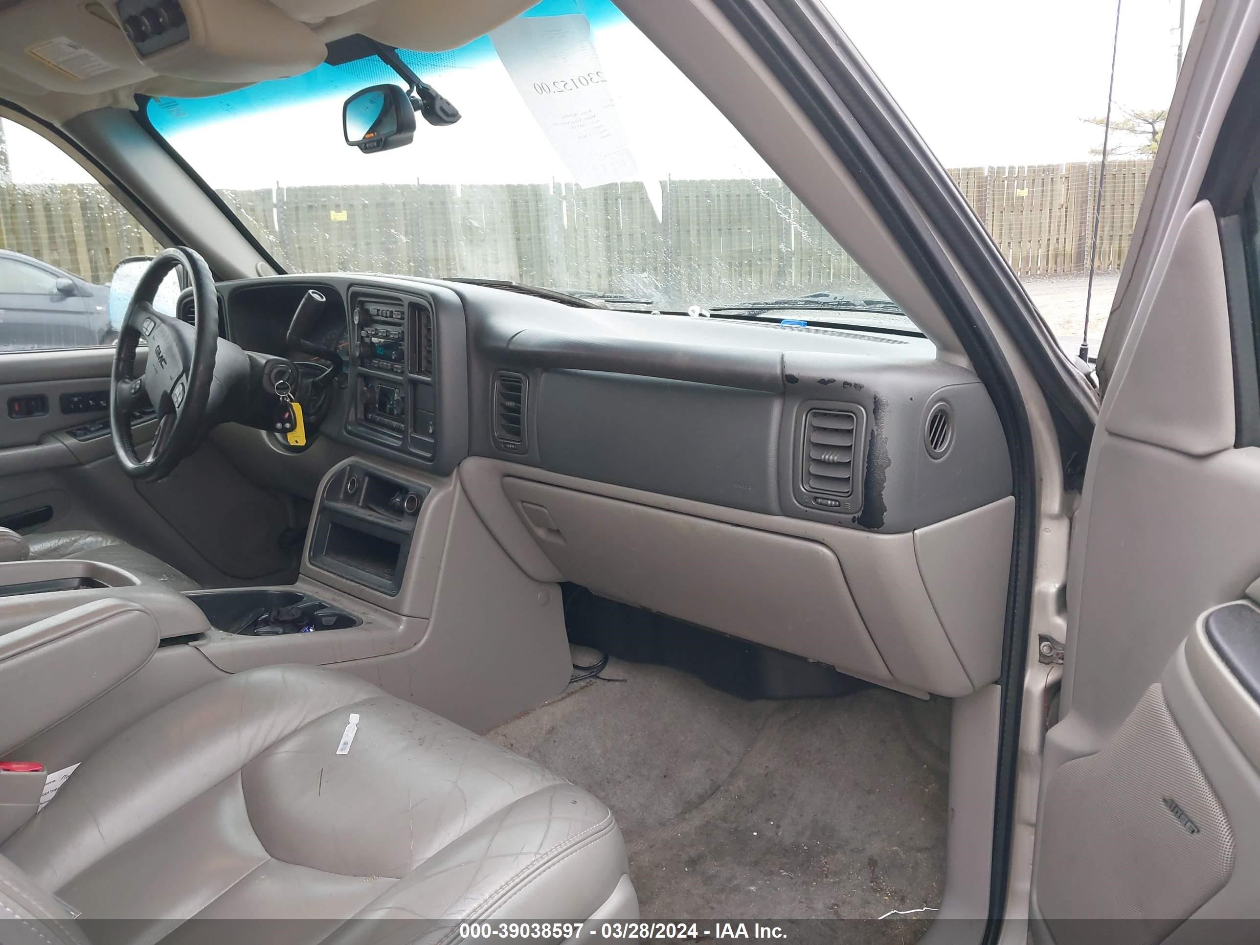 Photo 4 VIN: 1GKEC13Z64J189545 - GMC YUKON 