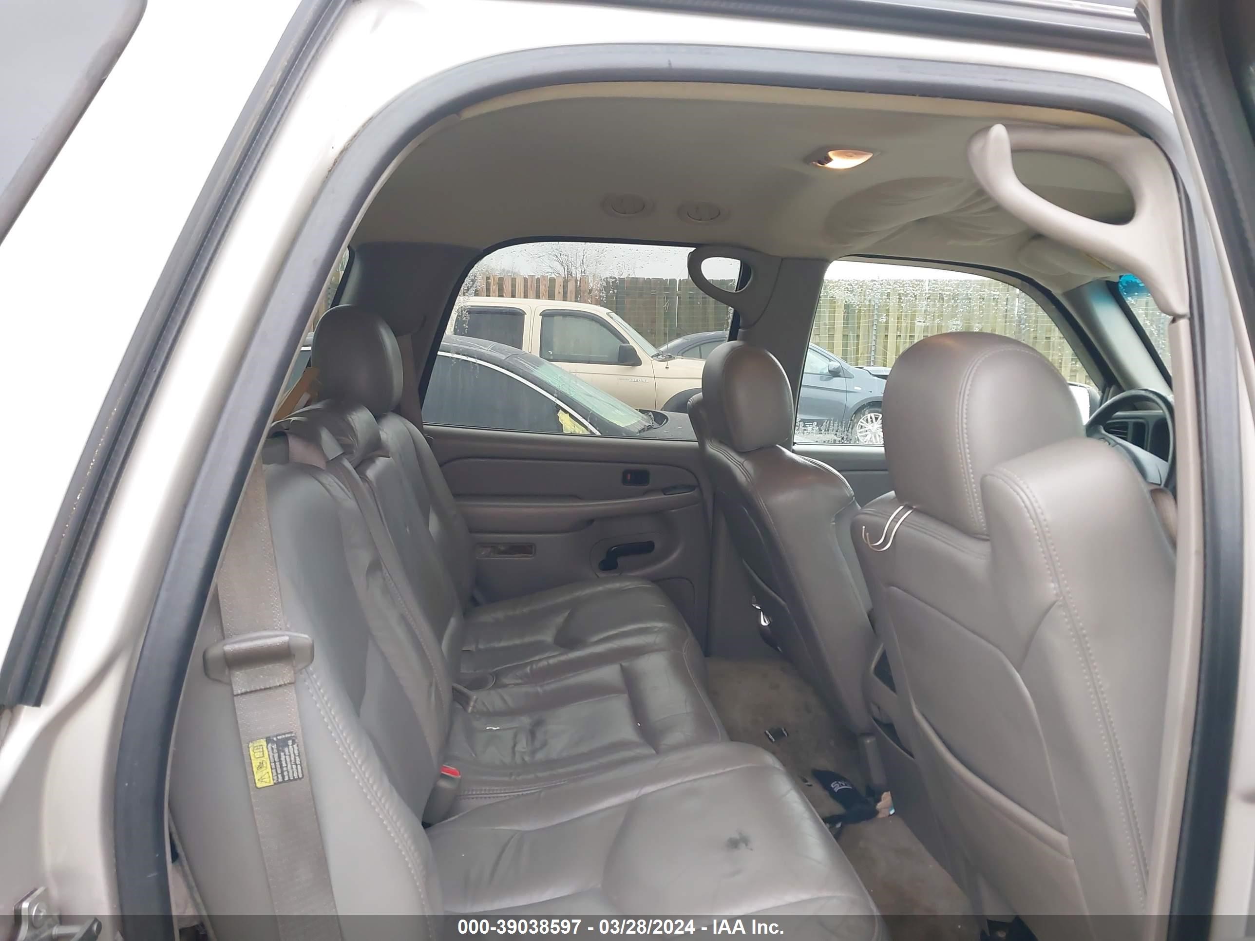 Photo 7 VIN: 1GKEC13Z64J189545 - GMC YUKON 