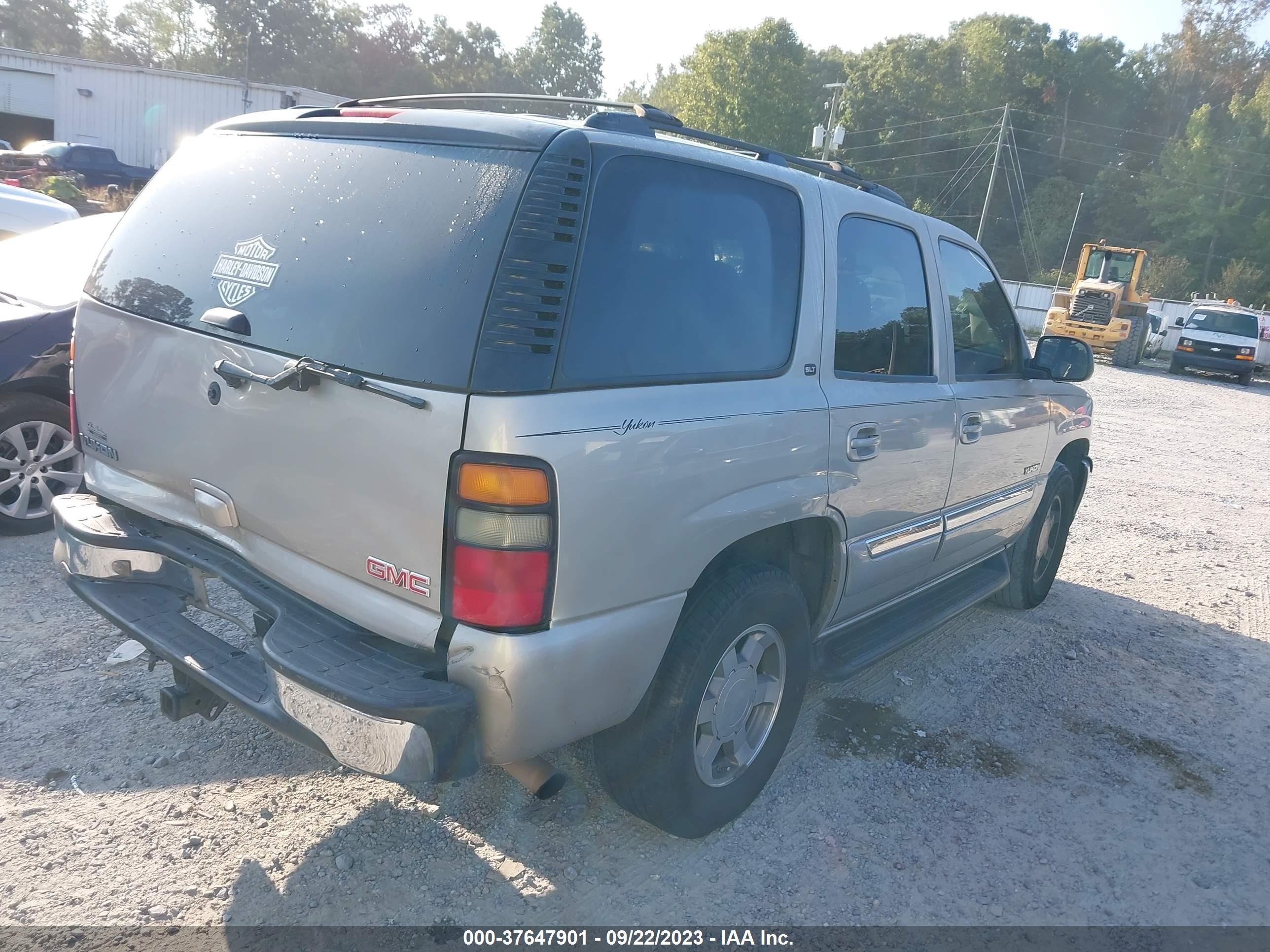 Photo 3 VIN: 1GKEC13Z66R116440 - GMC YUKON 