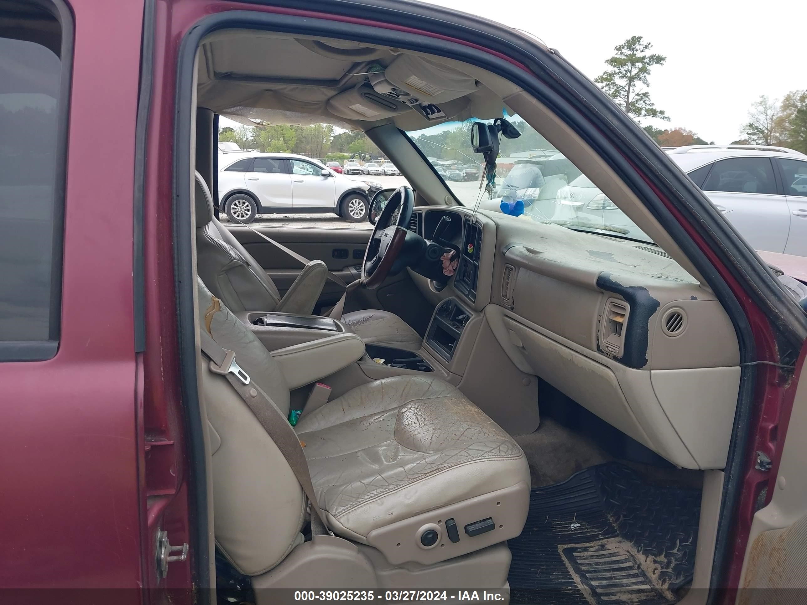 Photo 4 VIN: 1GKEC13Z74J322815 - GMC YUKON 