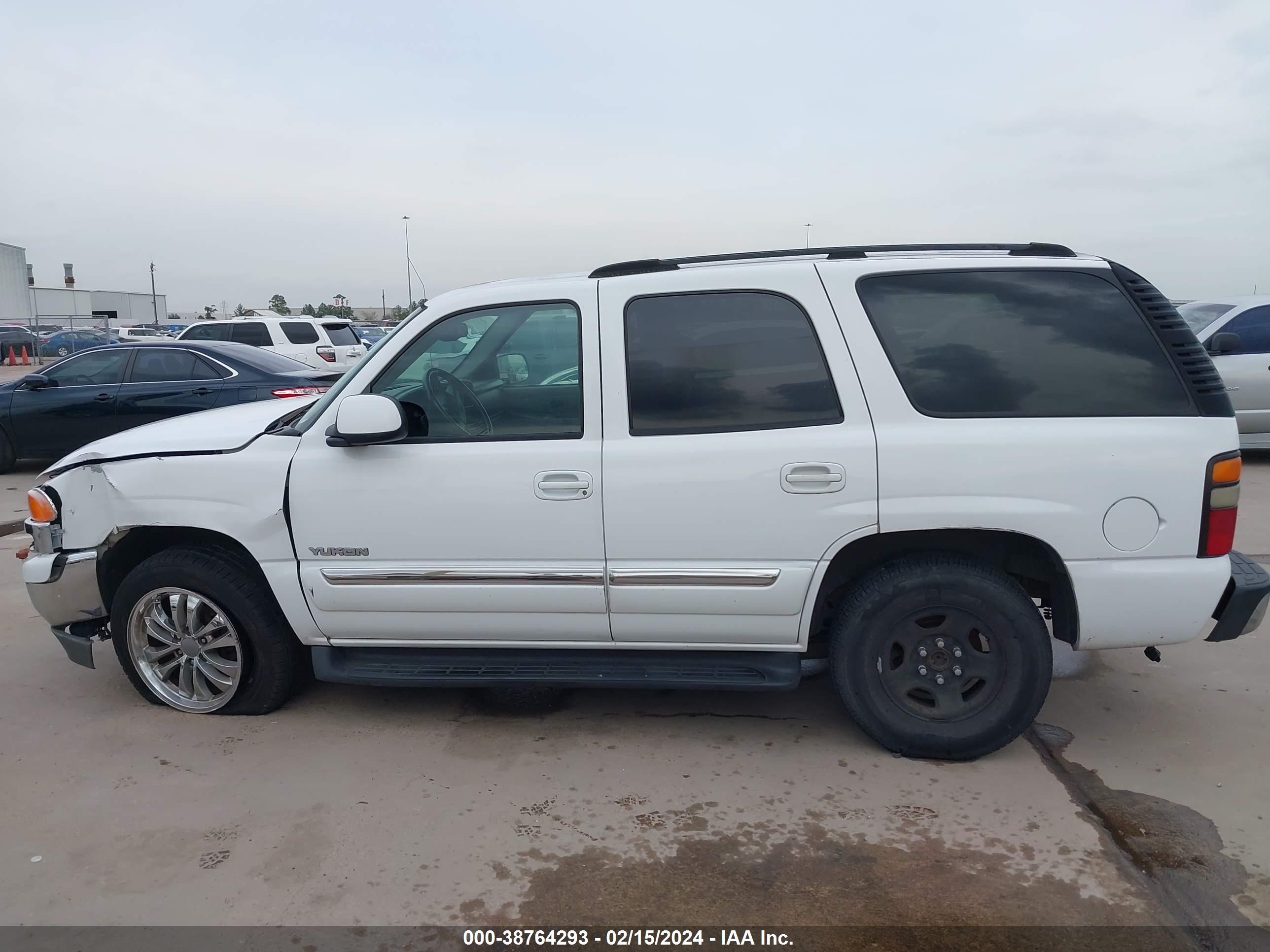 Photo 13 VIN: 1GKEC13Z74R204894 - GMC YUKON 