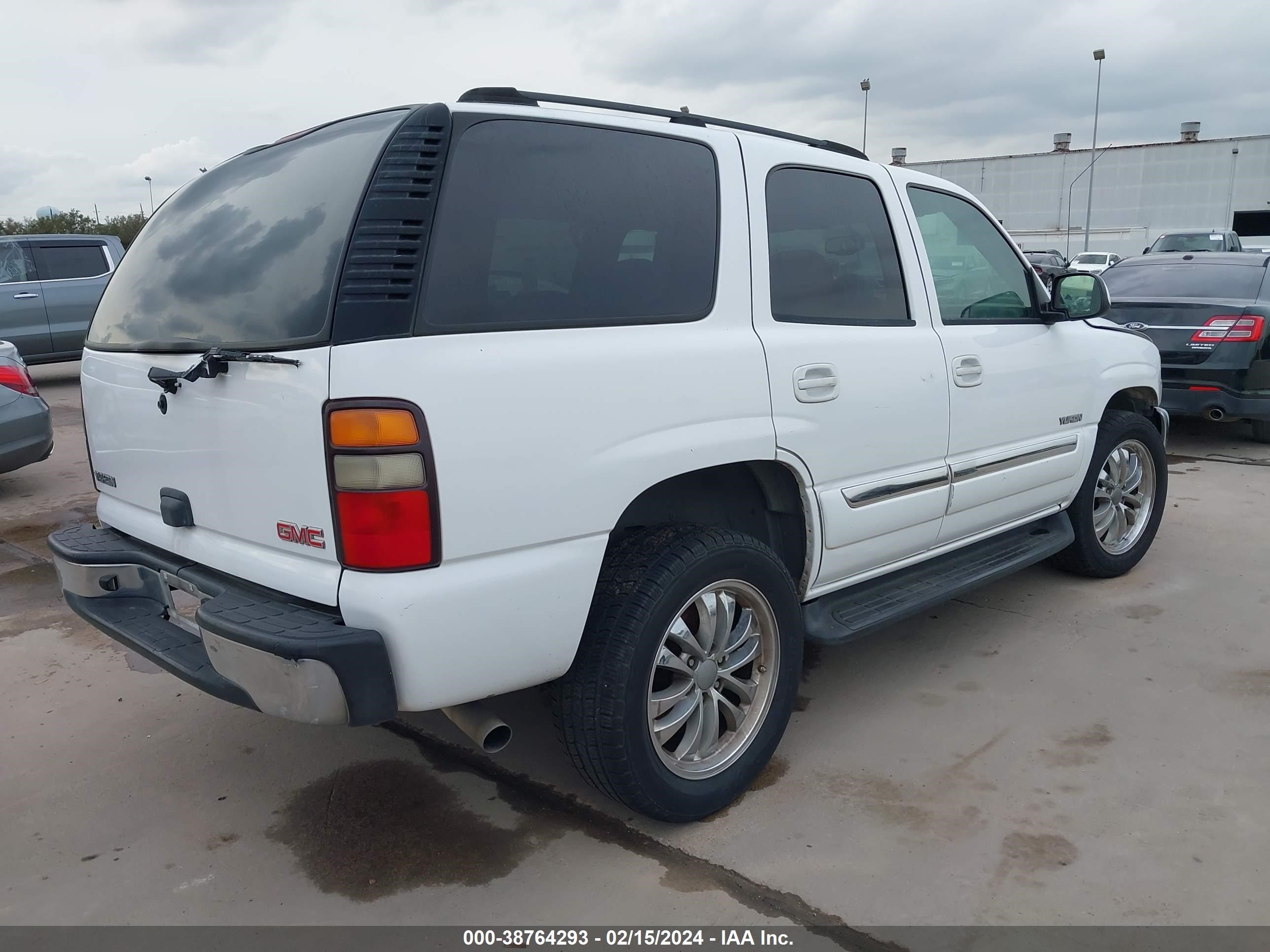 Photo 3 VIN: 1GKEC13Z74R204894 - GMC YUKON 