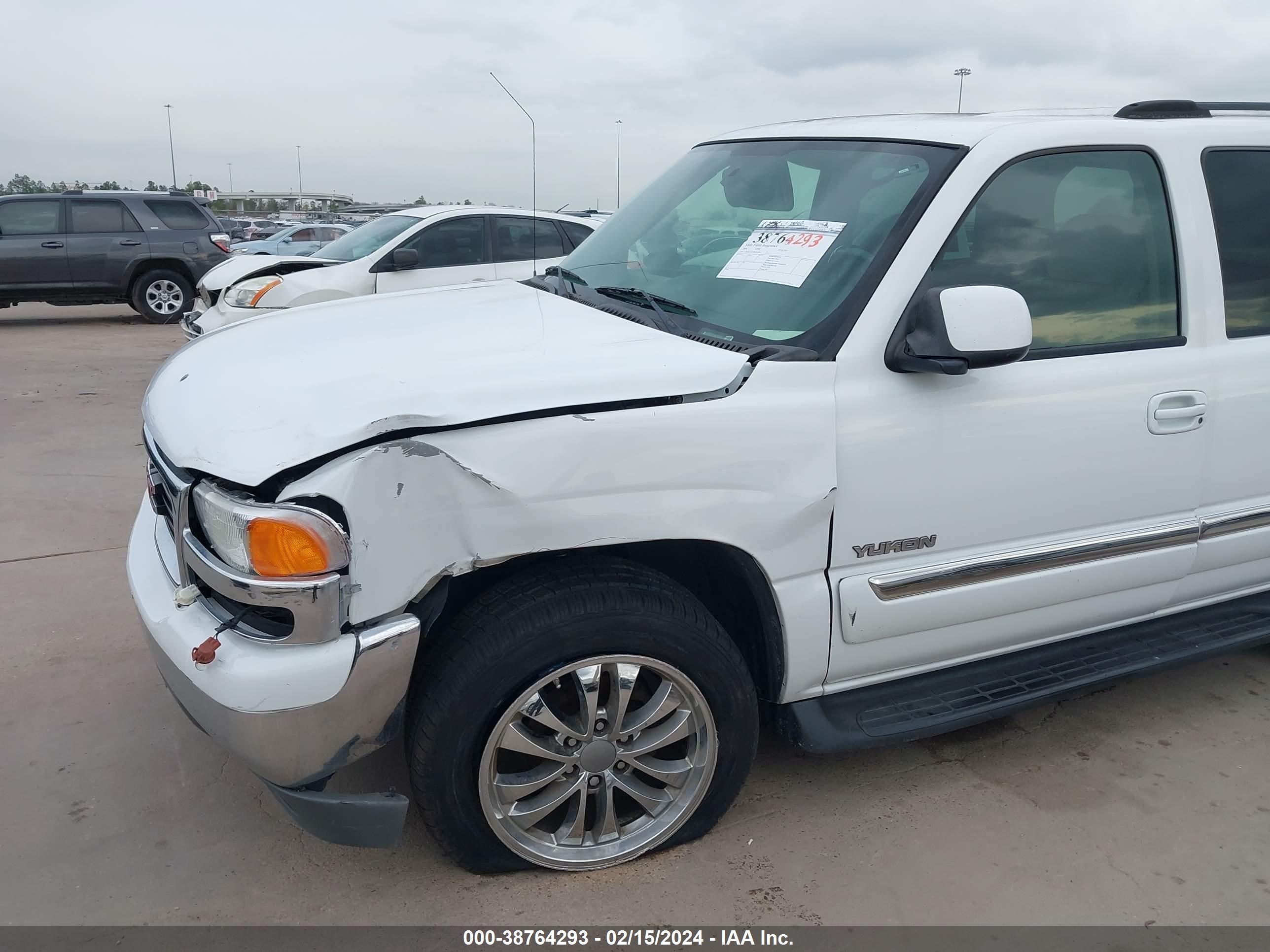 Photo 5 VIN: 1GKEC13Z74R204894 - GMC YUKON 