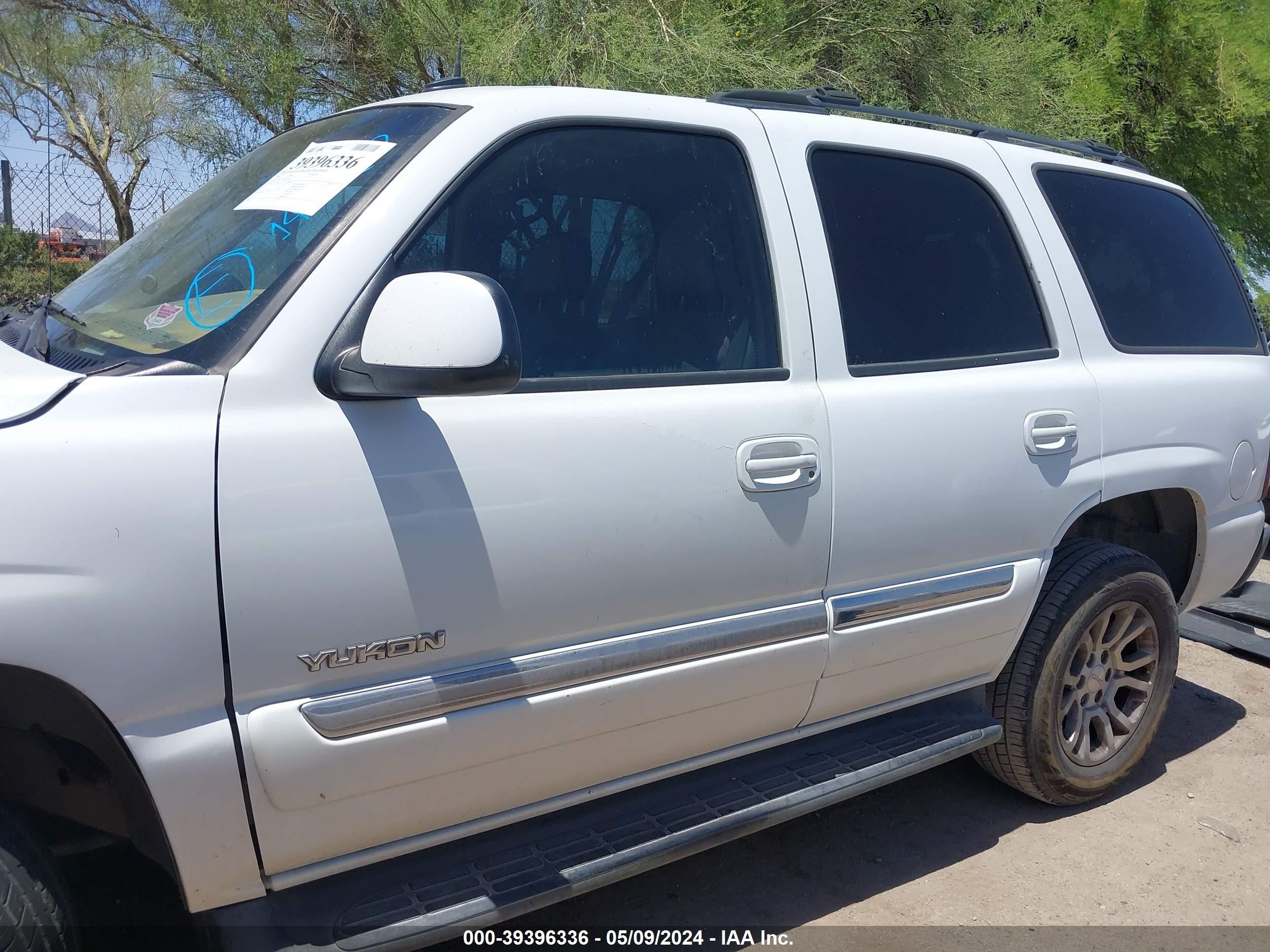 Photo 13 VIN: 1GKEC13Z84R140719 - GMC YUKON 