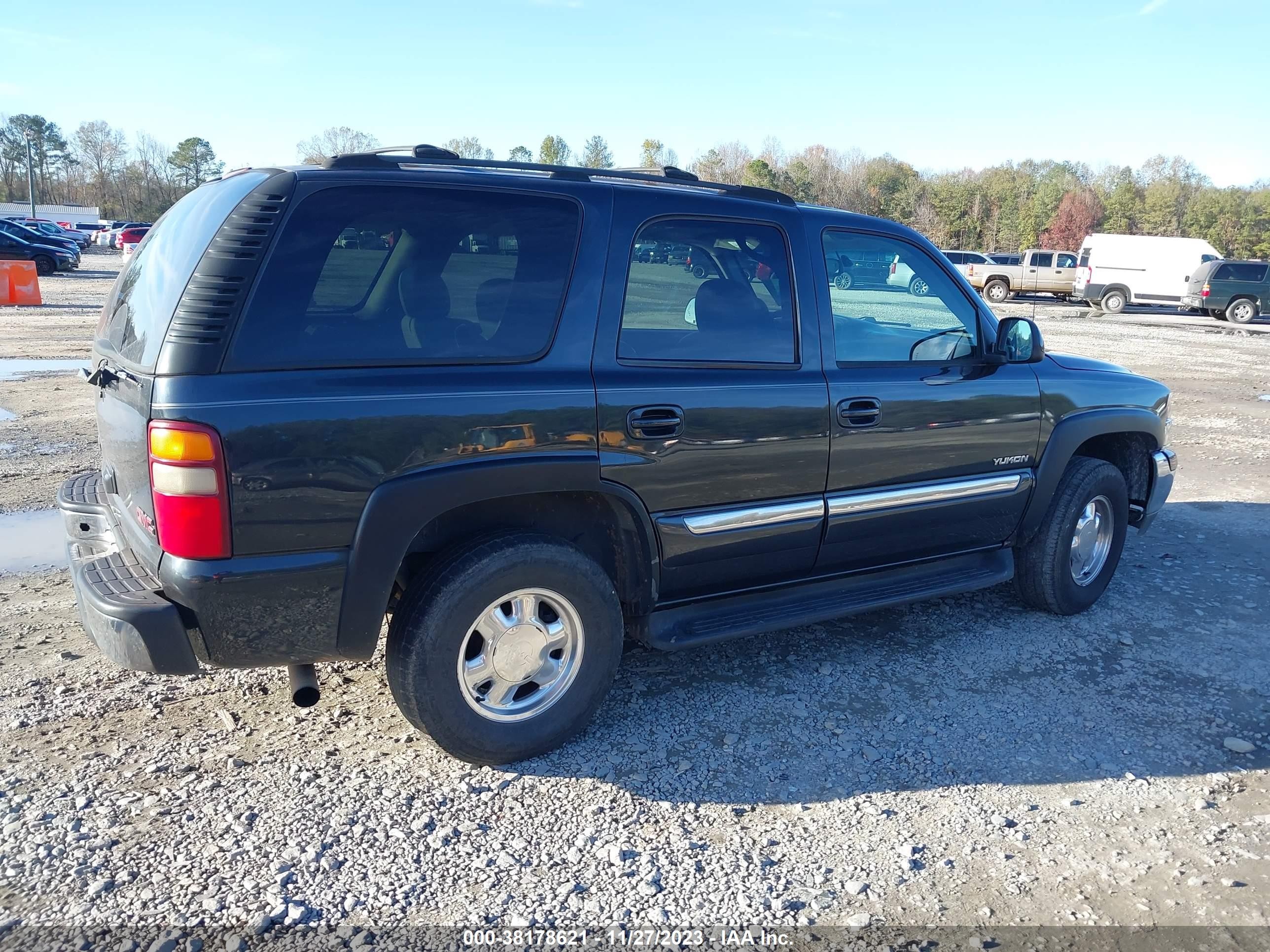 Photo 3 VIN: 1GKEC13Z93R178863 - GMC YUKON 