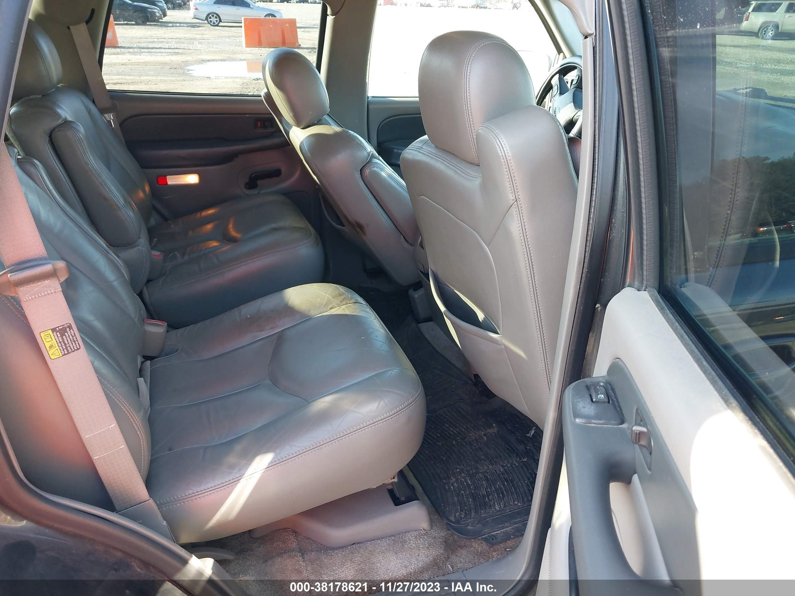 Photo 7 VIN: 1GKEC13Z93R178863 - GMC YUKON 