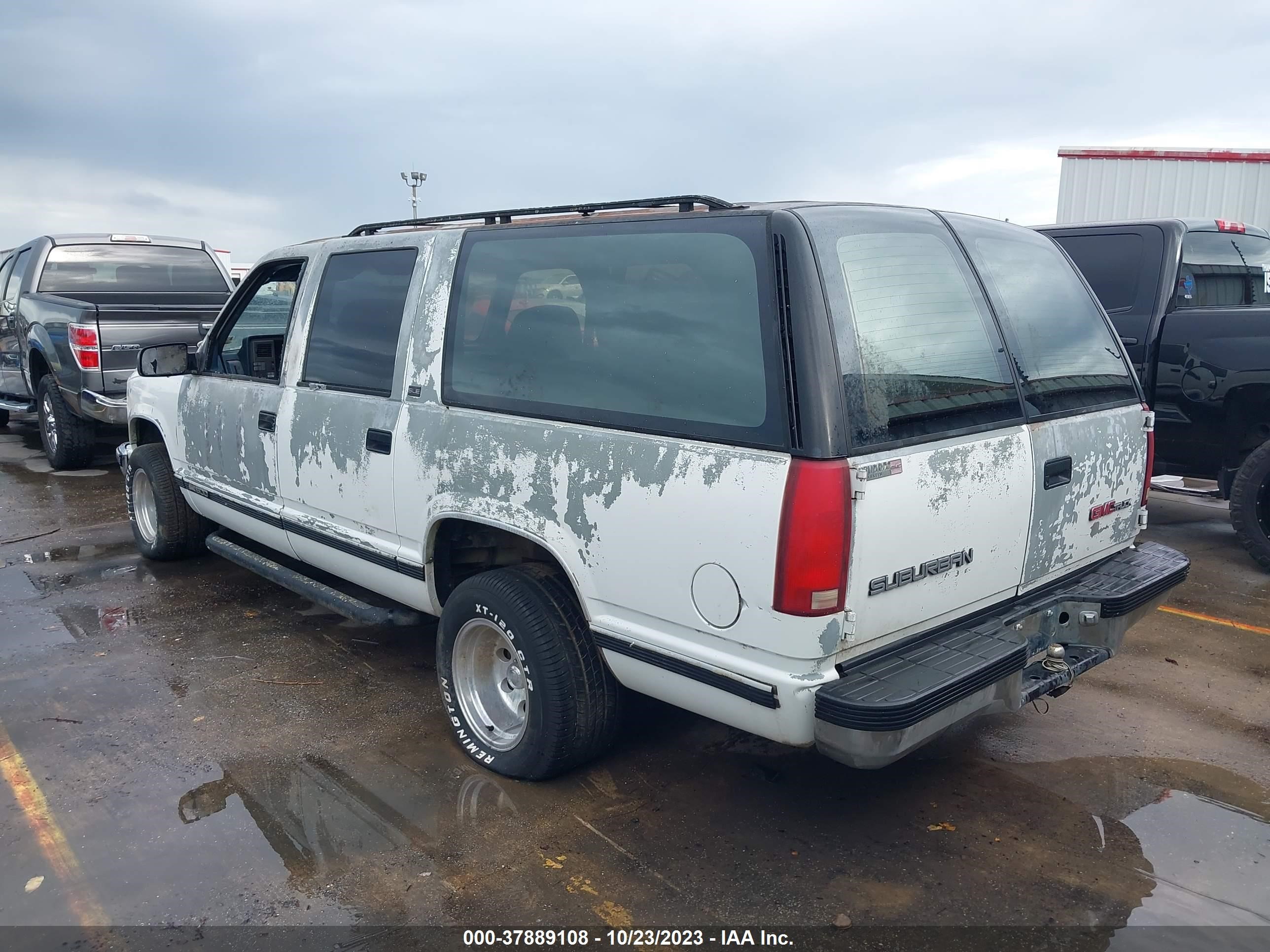 Photo 2 VIN: 1GKEC16K3NJ714030 - GMC SUBURBAN 