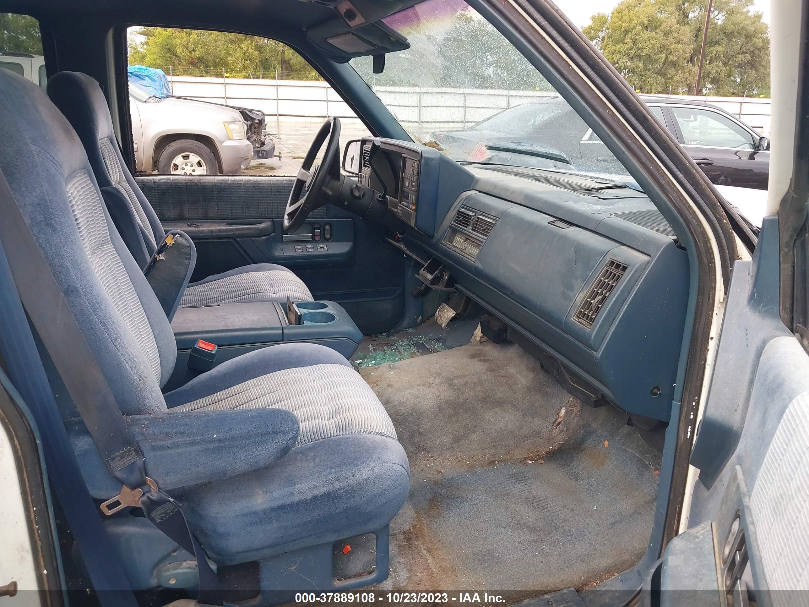 Photo 4 VIN: 1GKEC16K3NJ714030 - GMC SUBURBAN 