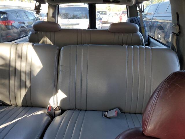 Photo 9 VIN: 1GKEC16R9VJ728348 - GMC SUBURBAN C 