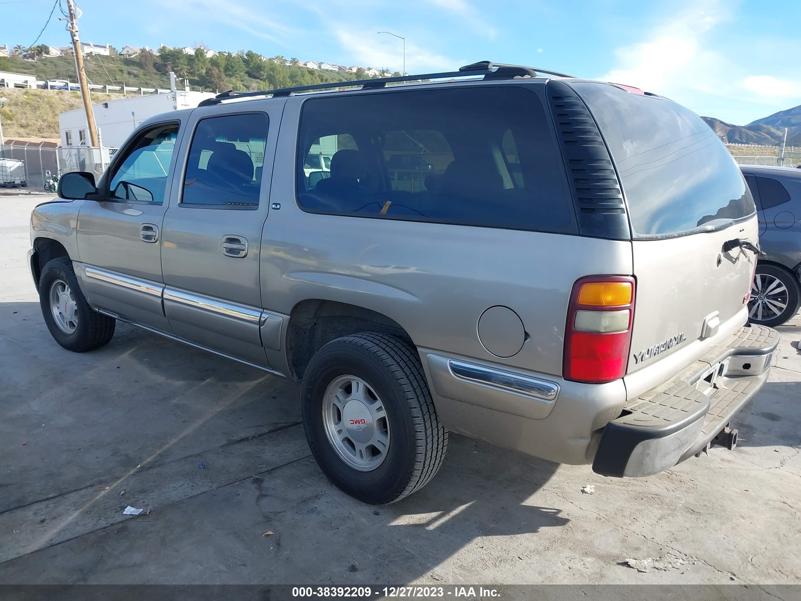 Photo 2 VIN: 1GKEC16T01J265148 - GMC YUKON 