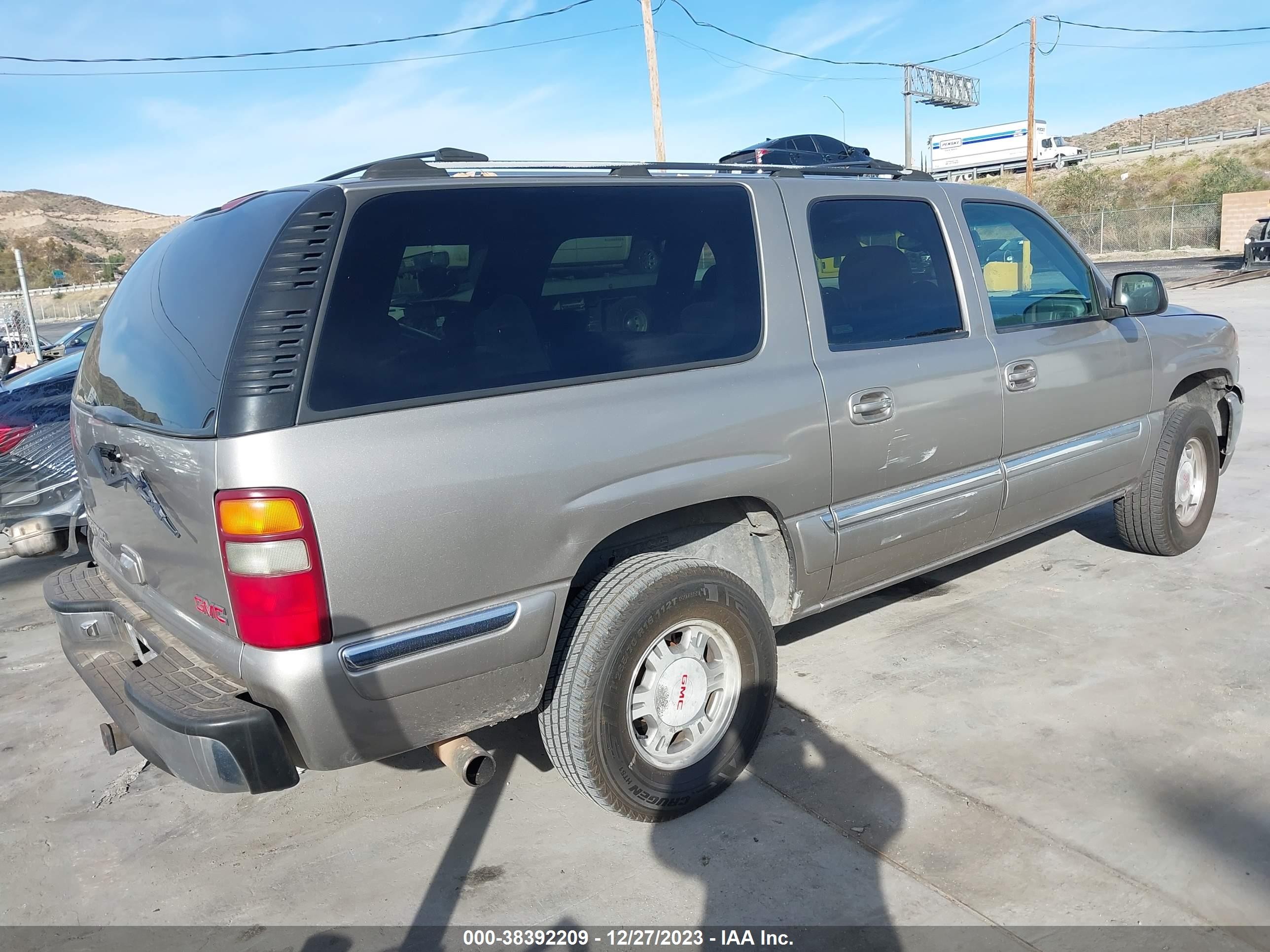 Photo 3 VIN: 1GKEC16T01J265148 - GMC YUKON 