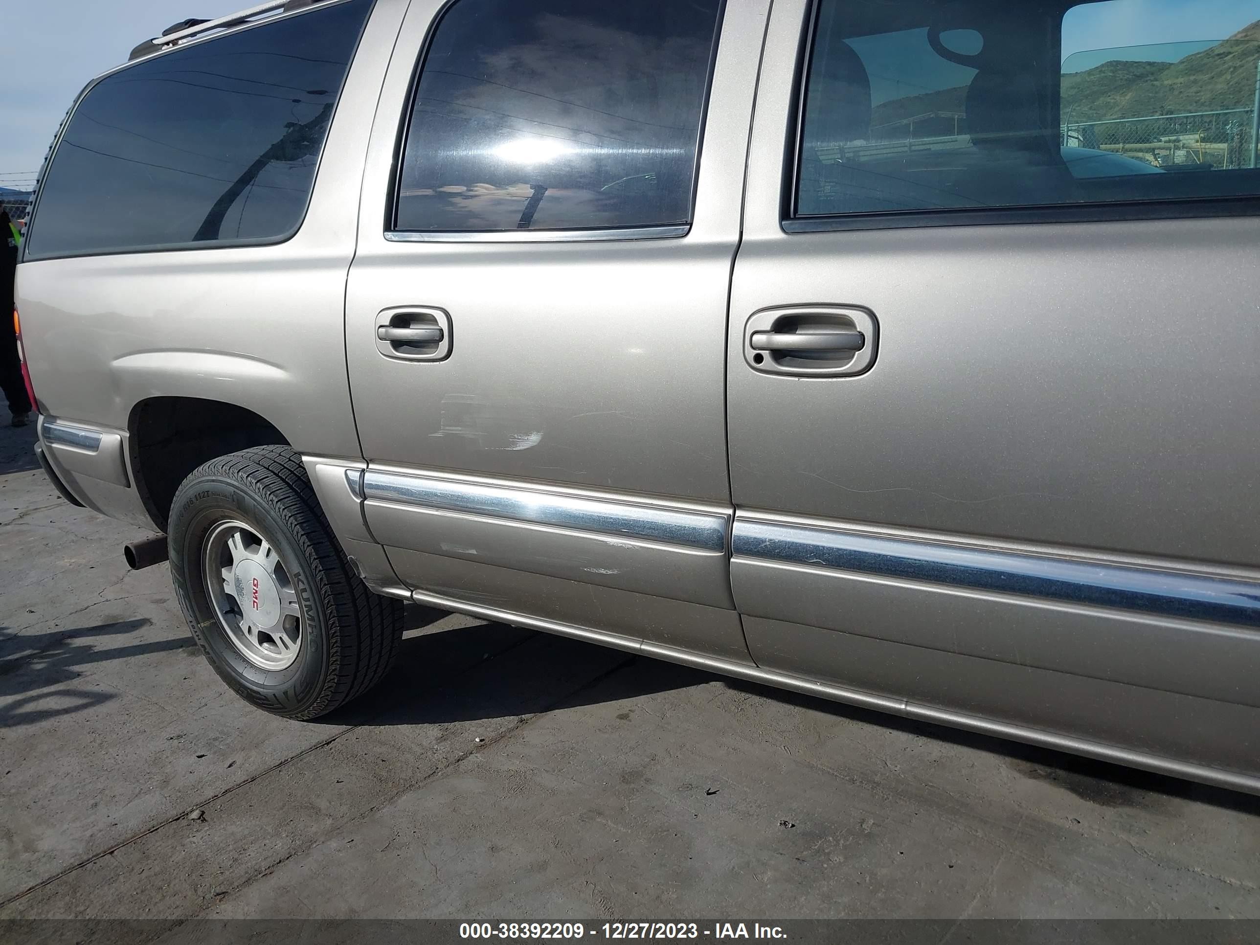 Photo 5 VIN: 1GKEC16T01J265148 - GMC YUKON 