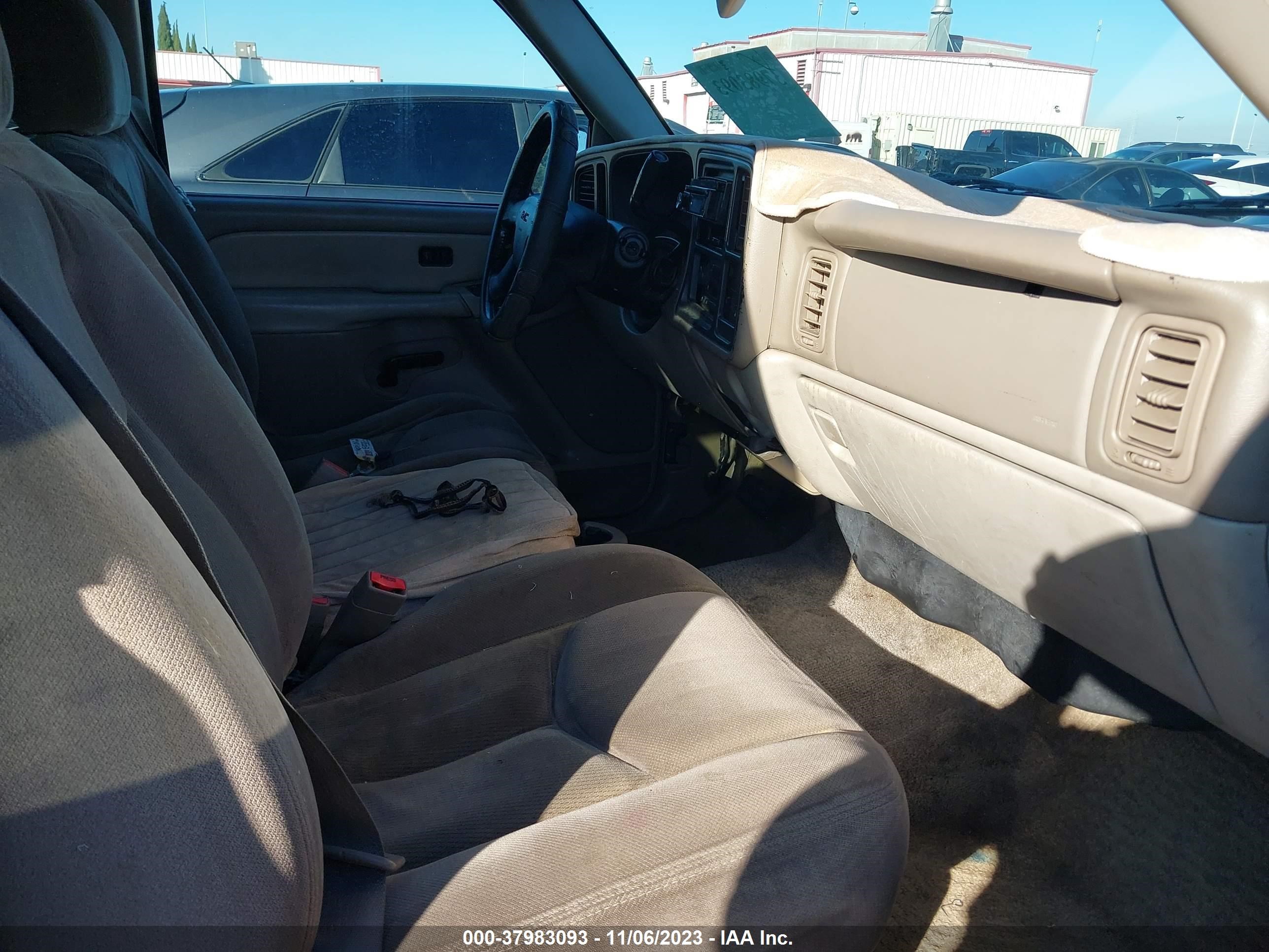 Photo 4 VIN: 1GKEC16T03J123871 - GMC YUKON 