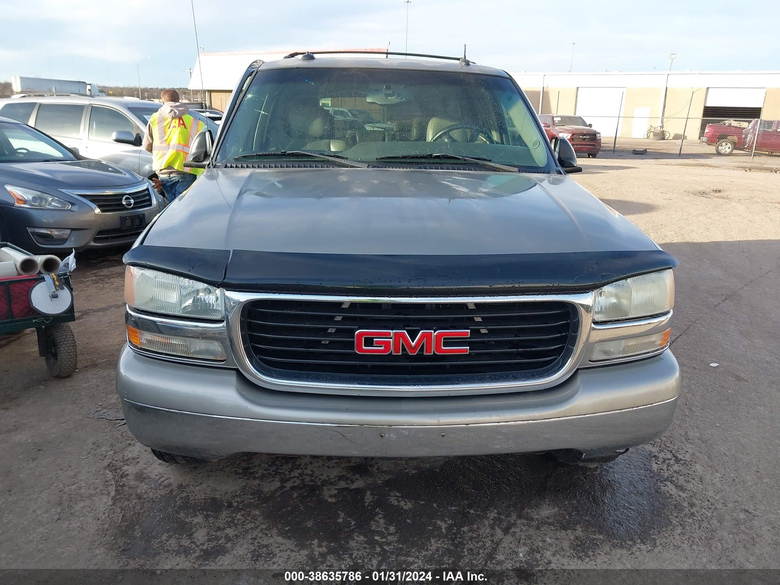 Photo 10 VIN: 1GKEC16Z73J301022 - GMC NULL 