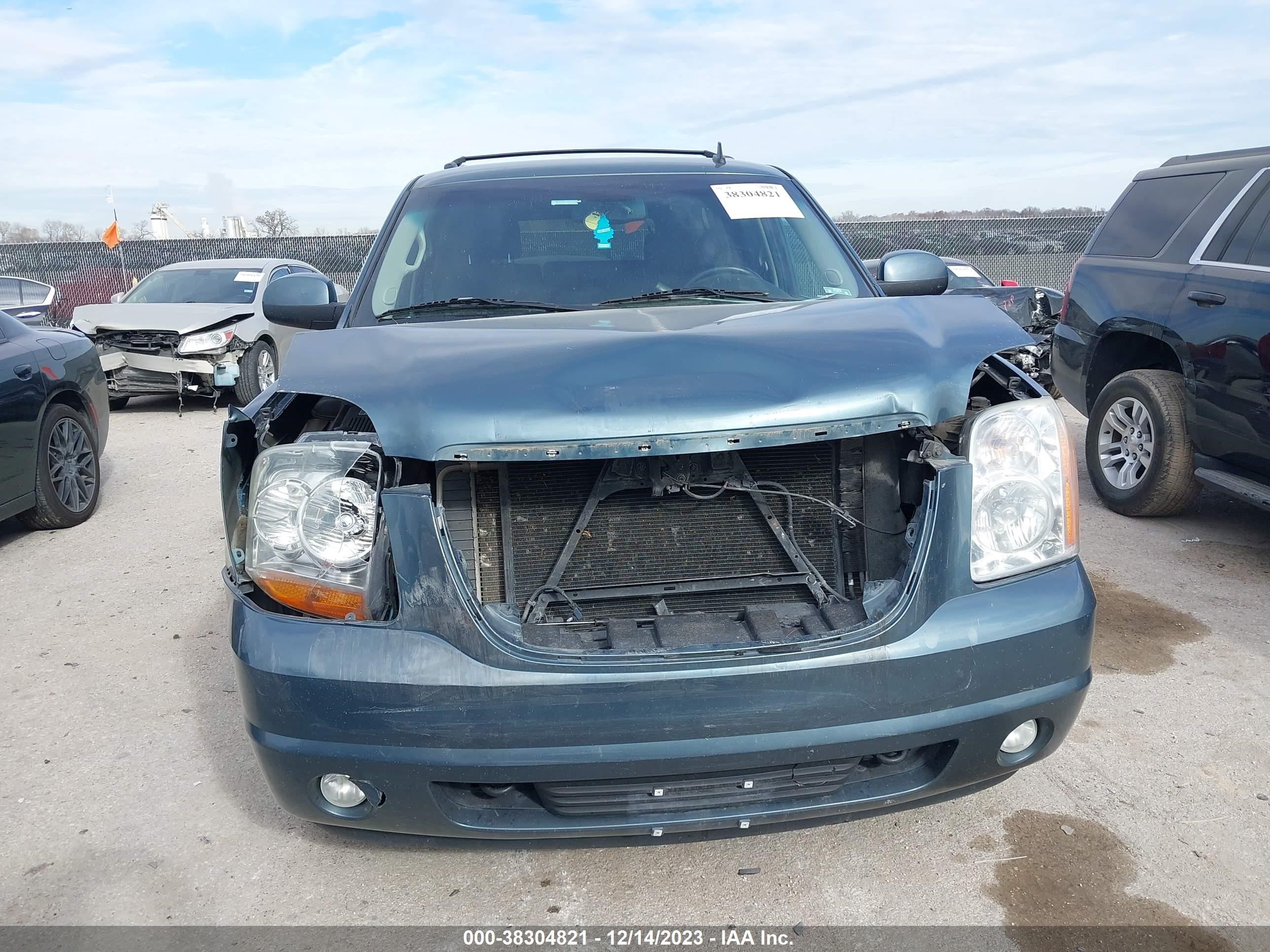 Photo 5 VIN: 1GKEC23339R154679 - GMC YUKON 