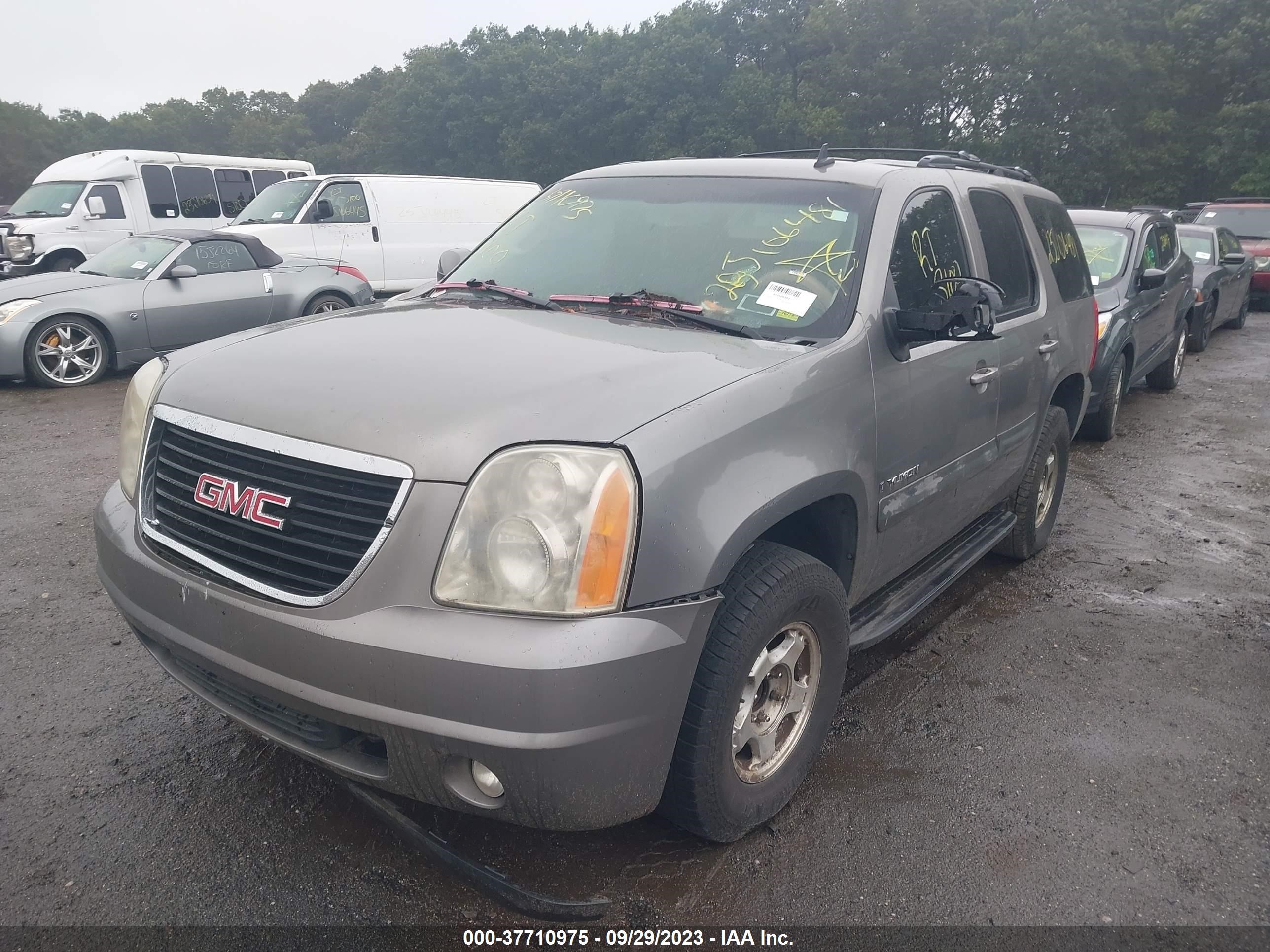 Photo 1 VIN: 1GKEC23339R217912 - GMC YUKON 