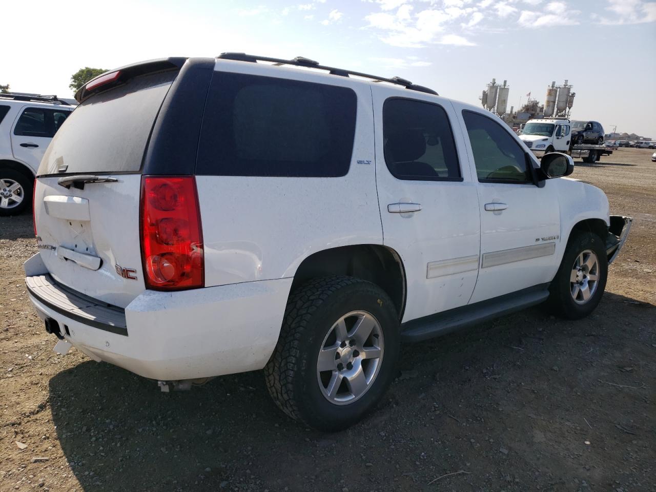 Photo 2 VIN: 1GKEC33359R238413 - GMC YUKON 