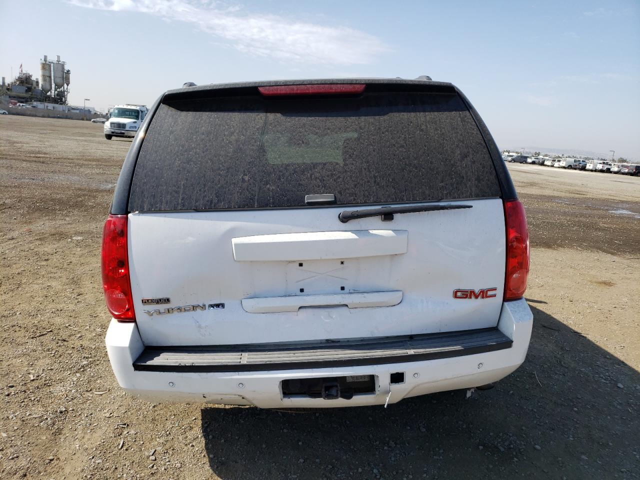 Photo 5 VIN: 1GKEC33359R238413 - GMC YUKON 