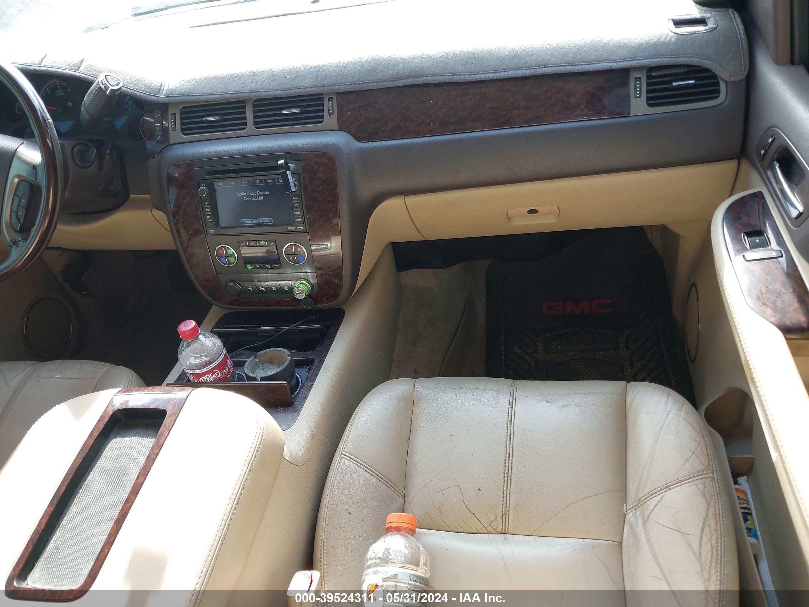 Photo 4 VIN: 1GKEC638X8J186173 - GMC YUKON 