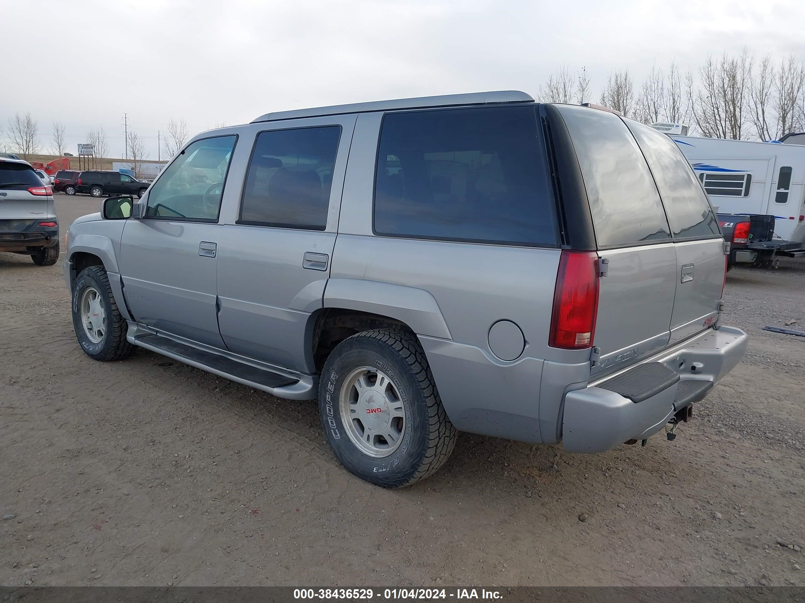 Photo 2 VIN: 1GKEK13R0YR118769 - GMC YUKON 