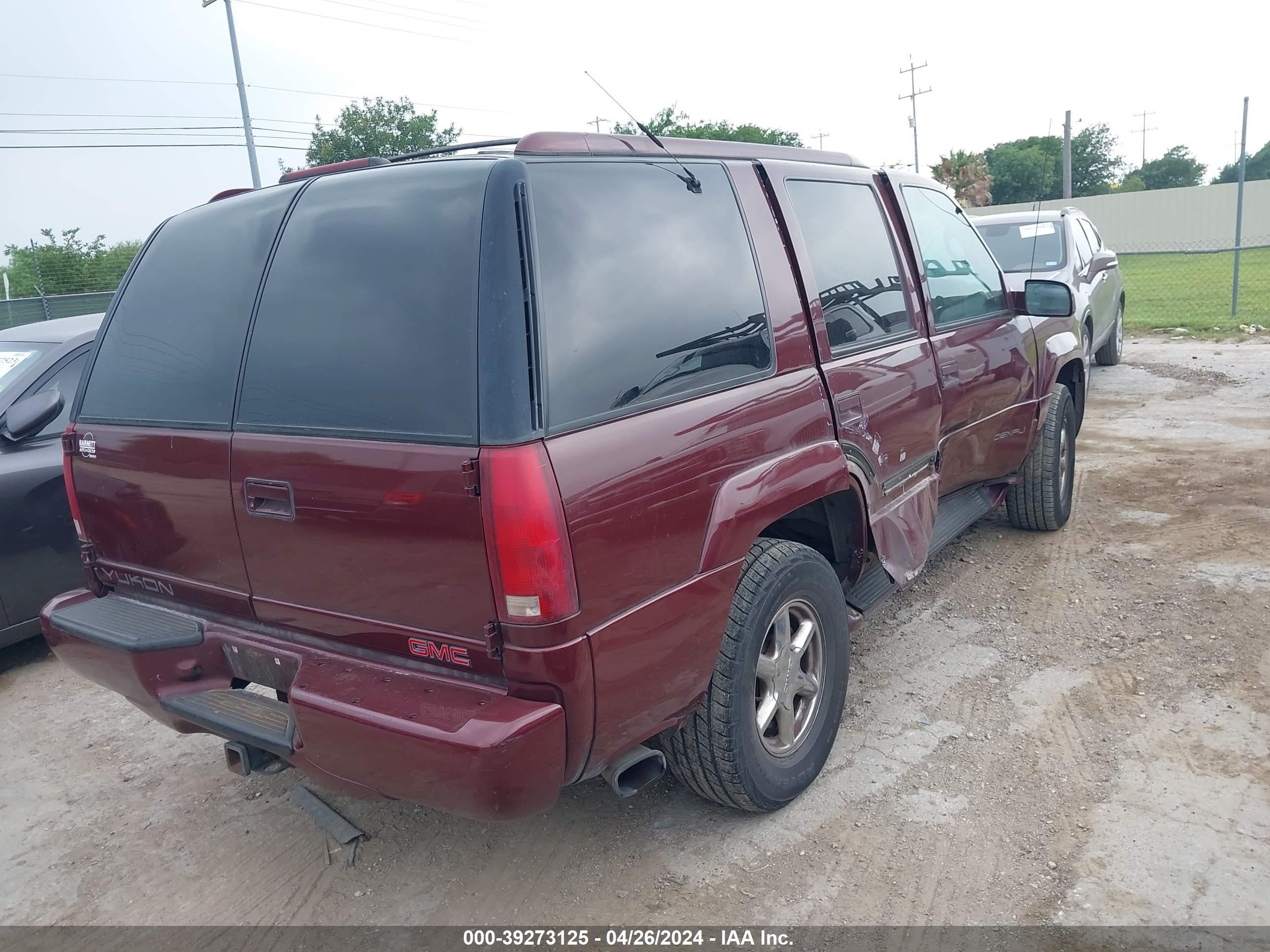 Photo 3 VIN: 1GKEK13R0YR158544 - GMC YUKON 