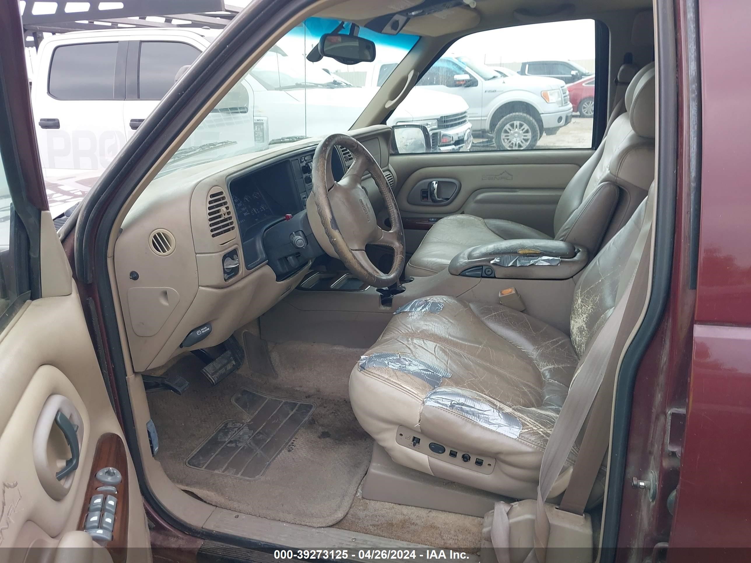 Photo 4 VIN: 1GKEK13R0YR158544 - GMC YUKON 