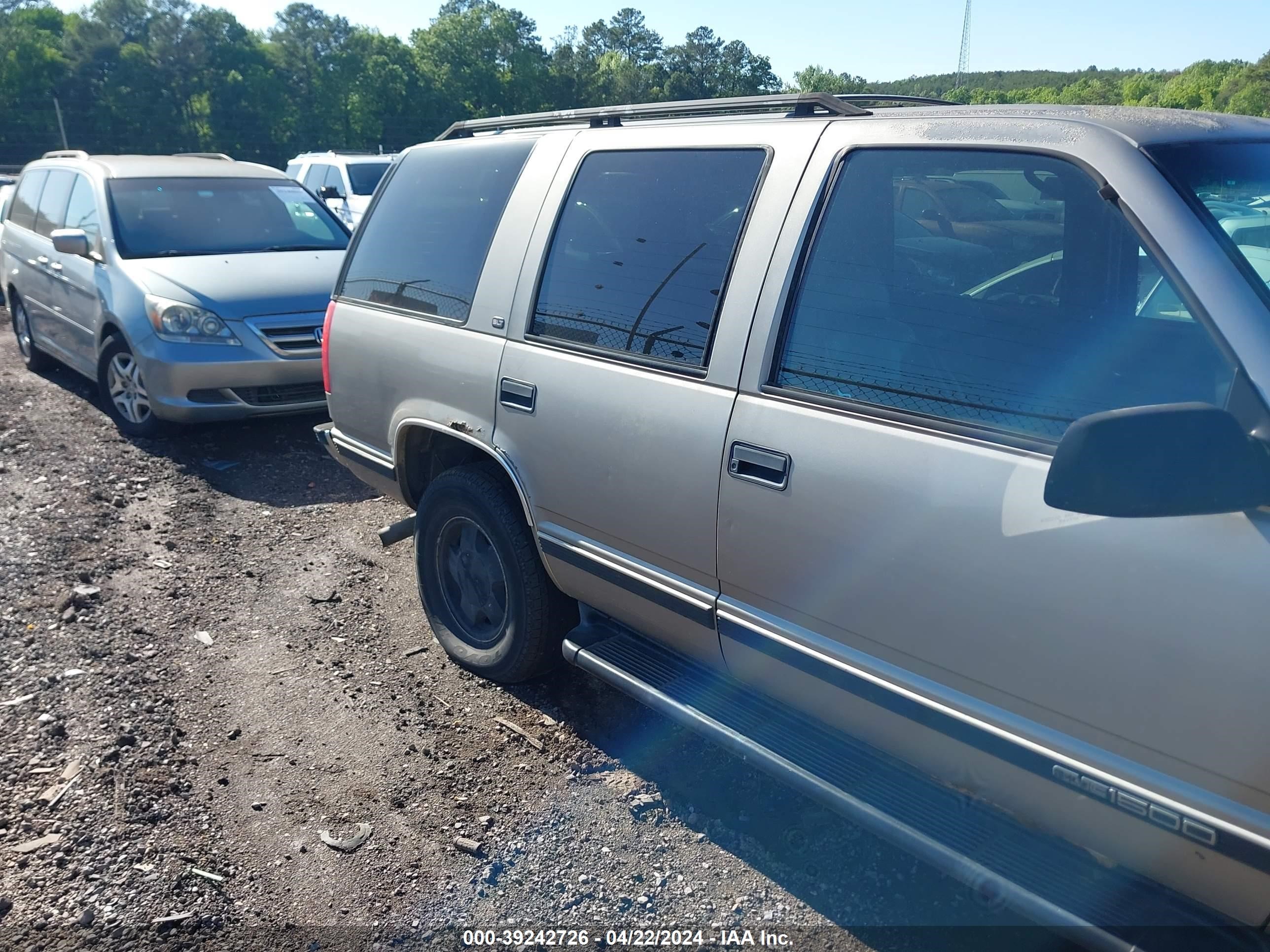 Photo 5 VIN: 1GKEK13R1XJ769485 - GMC YUKON 