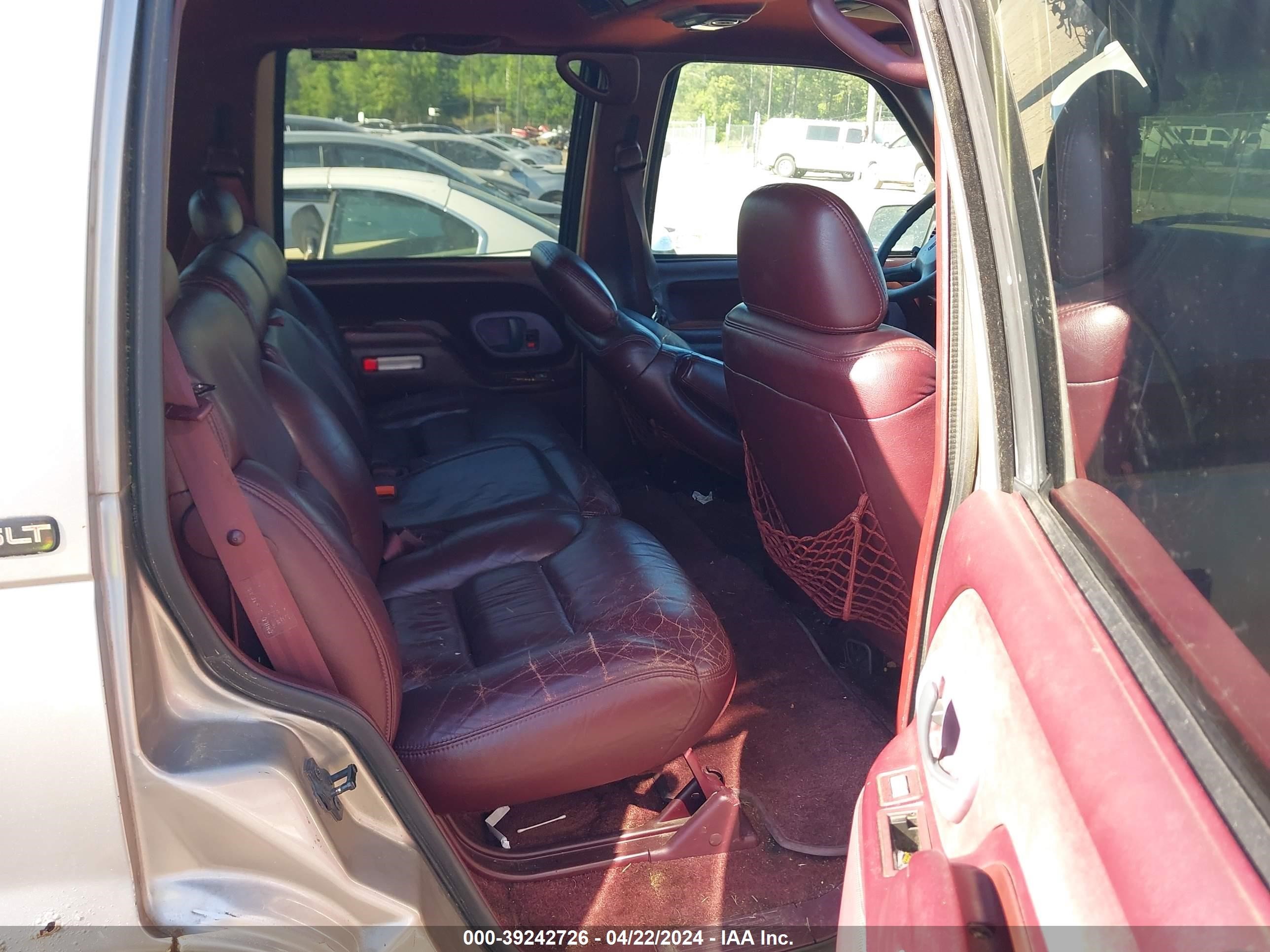 Photo 7 VIN: 1GKEK13R1XJ769485 - GMC YUKON 