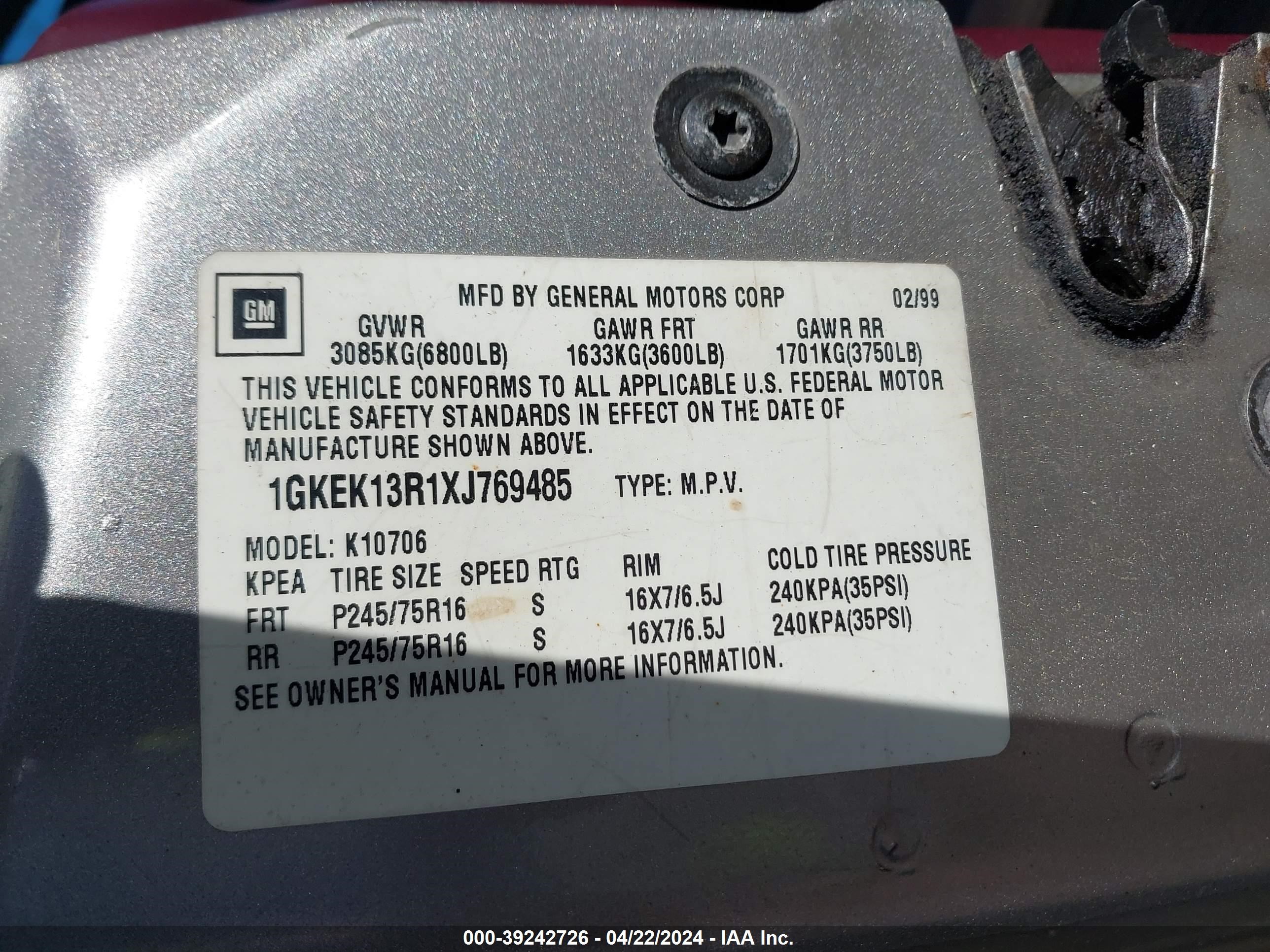 Photo 8 VIN: 1GKEK13R1XJ769485 - GMC YUKON 