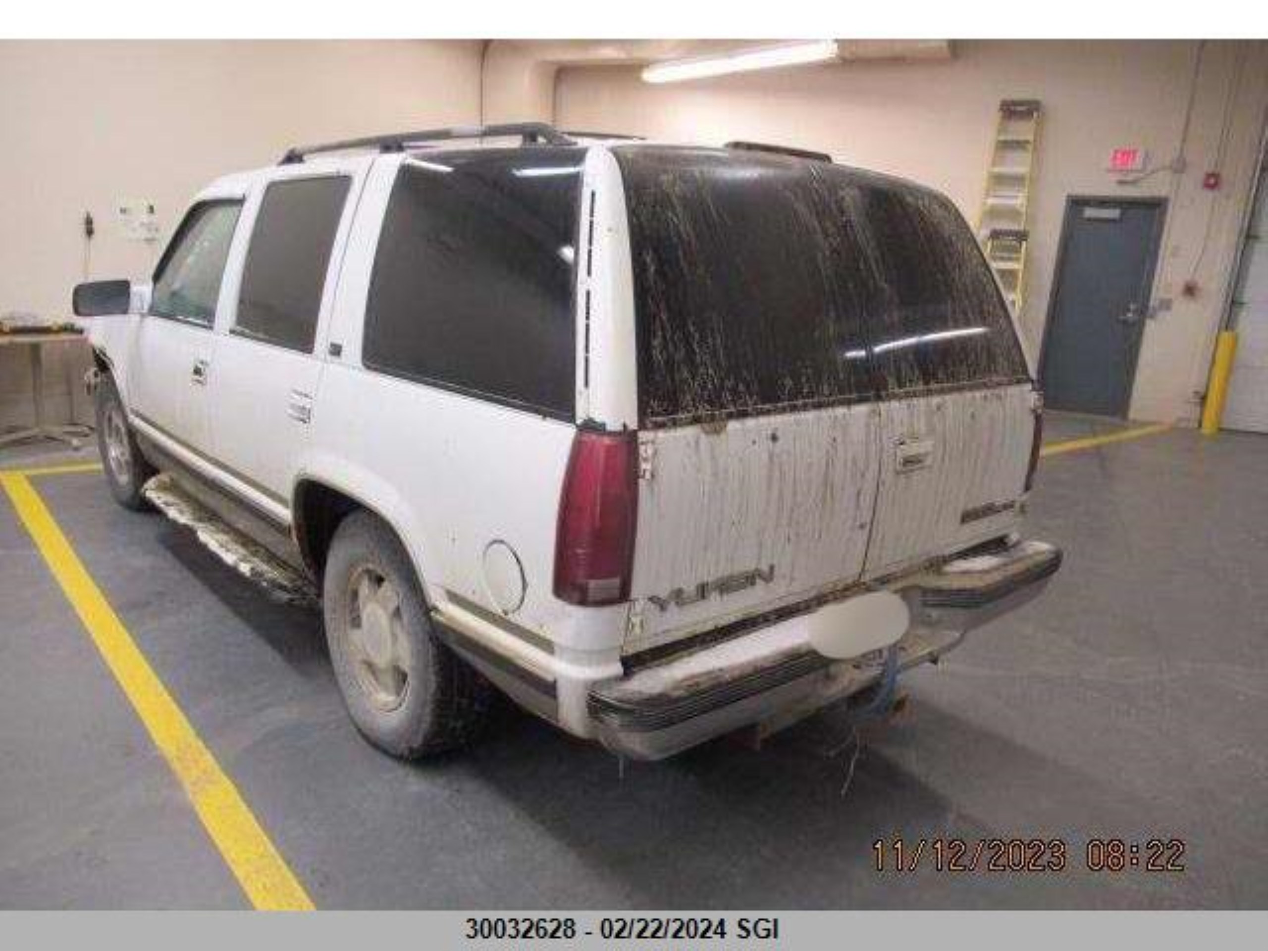 Photo 2 VIN: 1GKEK13R2TJ713288 - GMC YUKON 